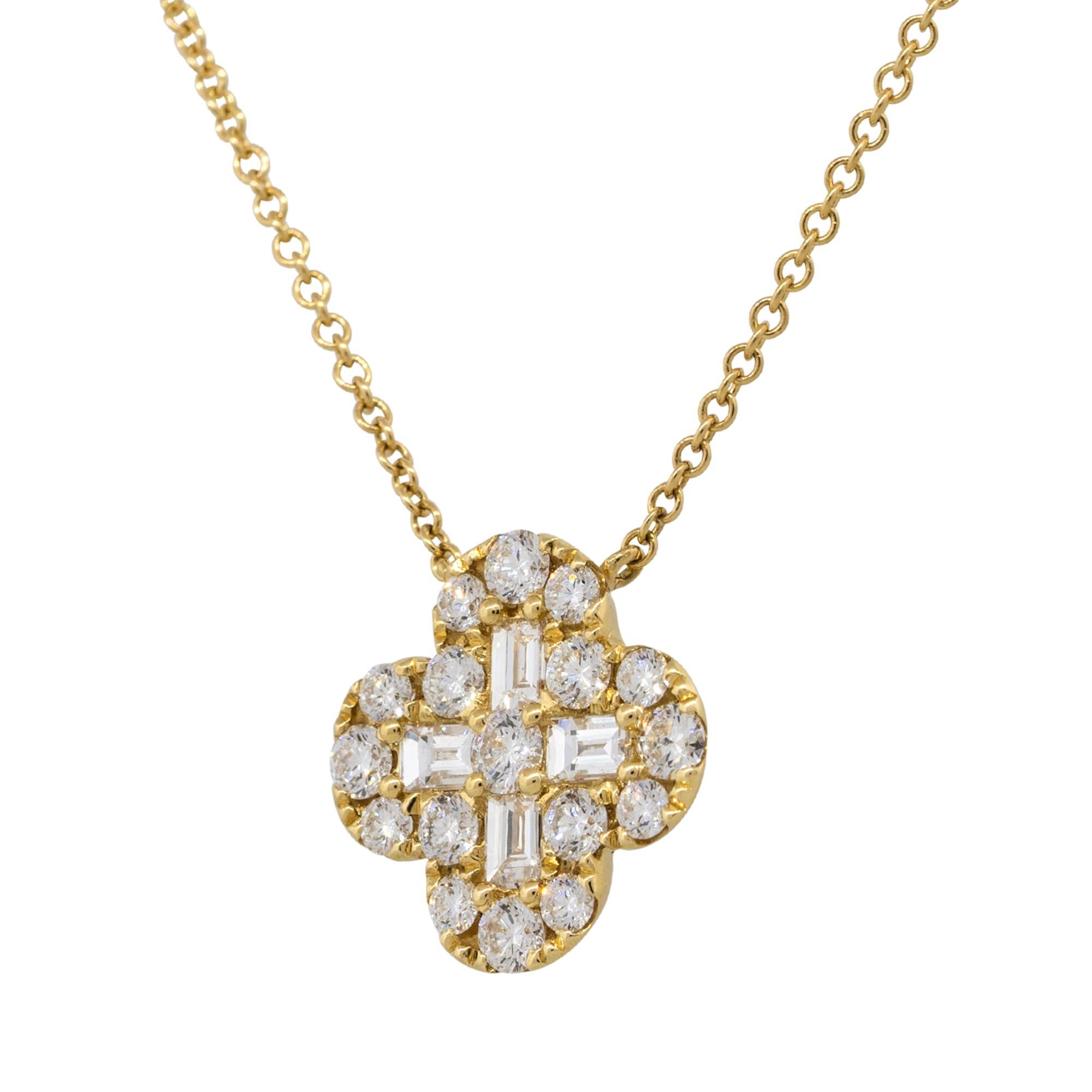 Round Cut 1.1 Carat Diamond Pave Clover Pendant Necklace 18 Karat in Stock For Sale