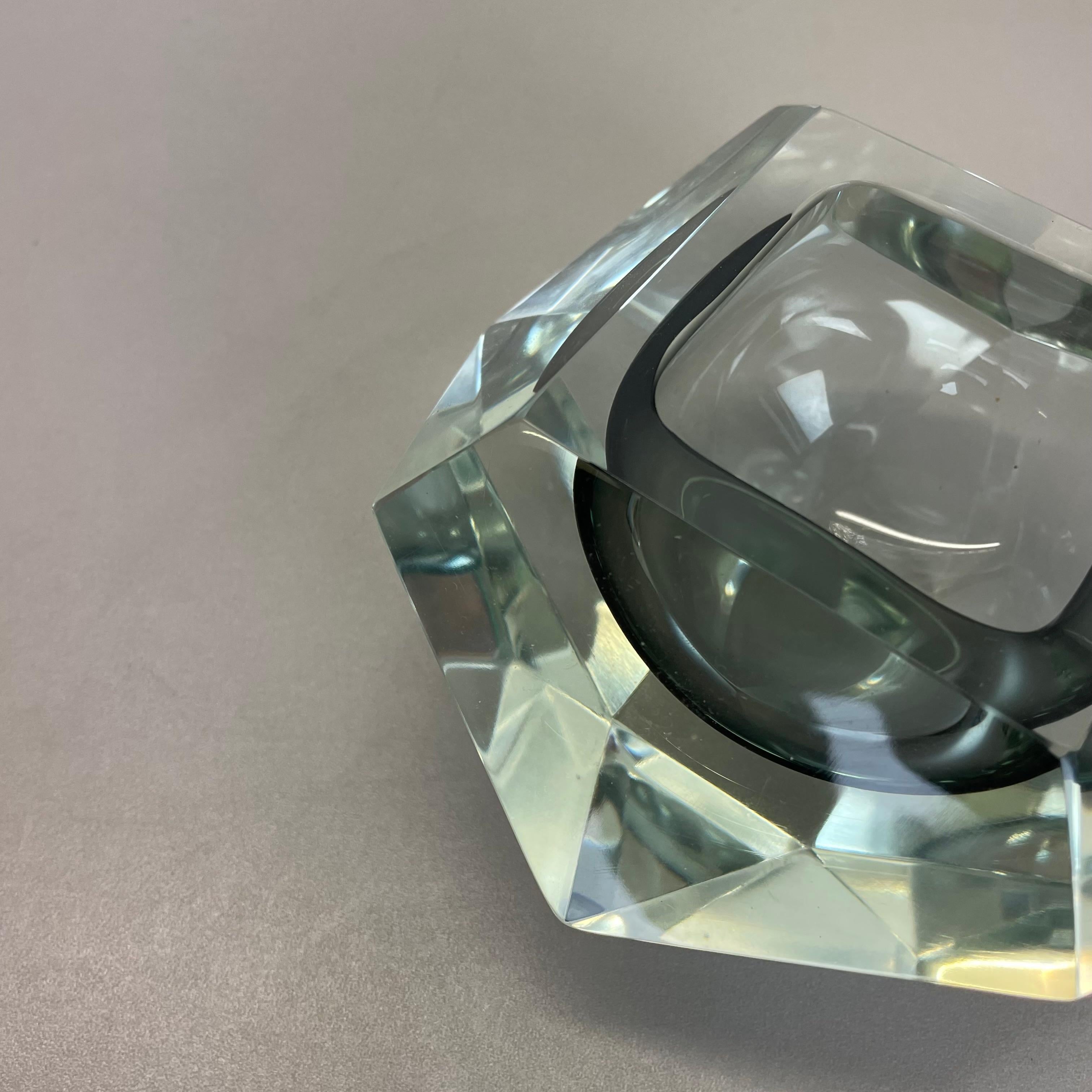 1.1kg Murano Glass Sommerso grey DIAMOND Bowl Ashtray, Flavio Poli, Italy, 1970s In Good Condition For Sale In Kirchlengern, DE