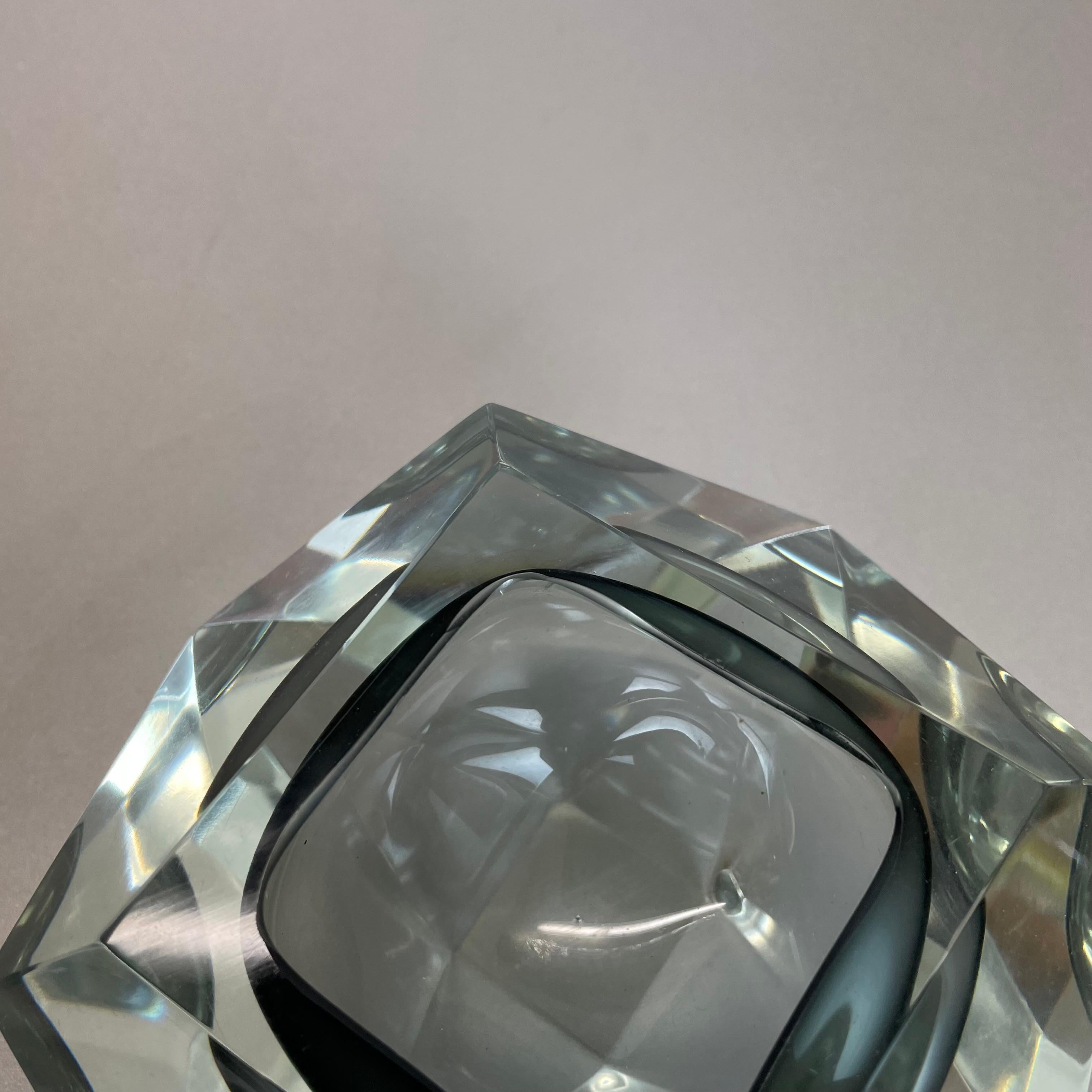 1,1 kg Murano Glass Sommerso grau DIAMOND Schalen-Aschenbecher, Flavio Poli, Italien, 1970er Jahre (Moderne der Mitte des Jahrhunderts) im Angebot