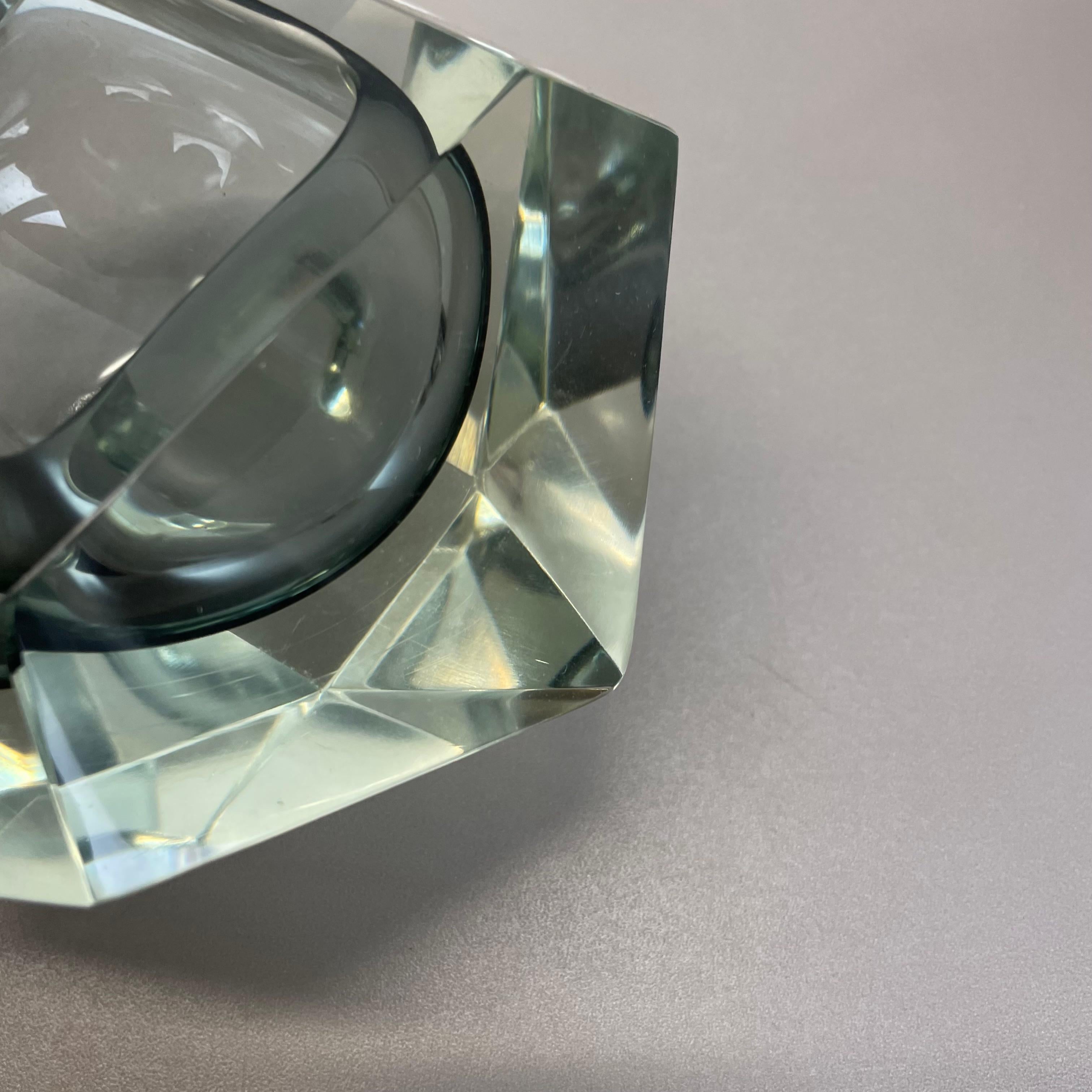 1,1 kg Murano Glass Sommerso grau DIAMOND Schalen-Aschenbecher, Flavio Poli, Italien, 1970er Jahre im Zustand „Gut“ im Angebot in Kirchlengern, DE