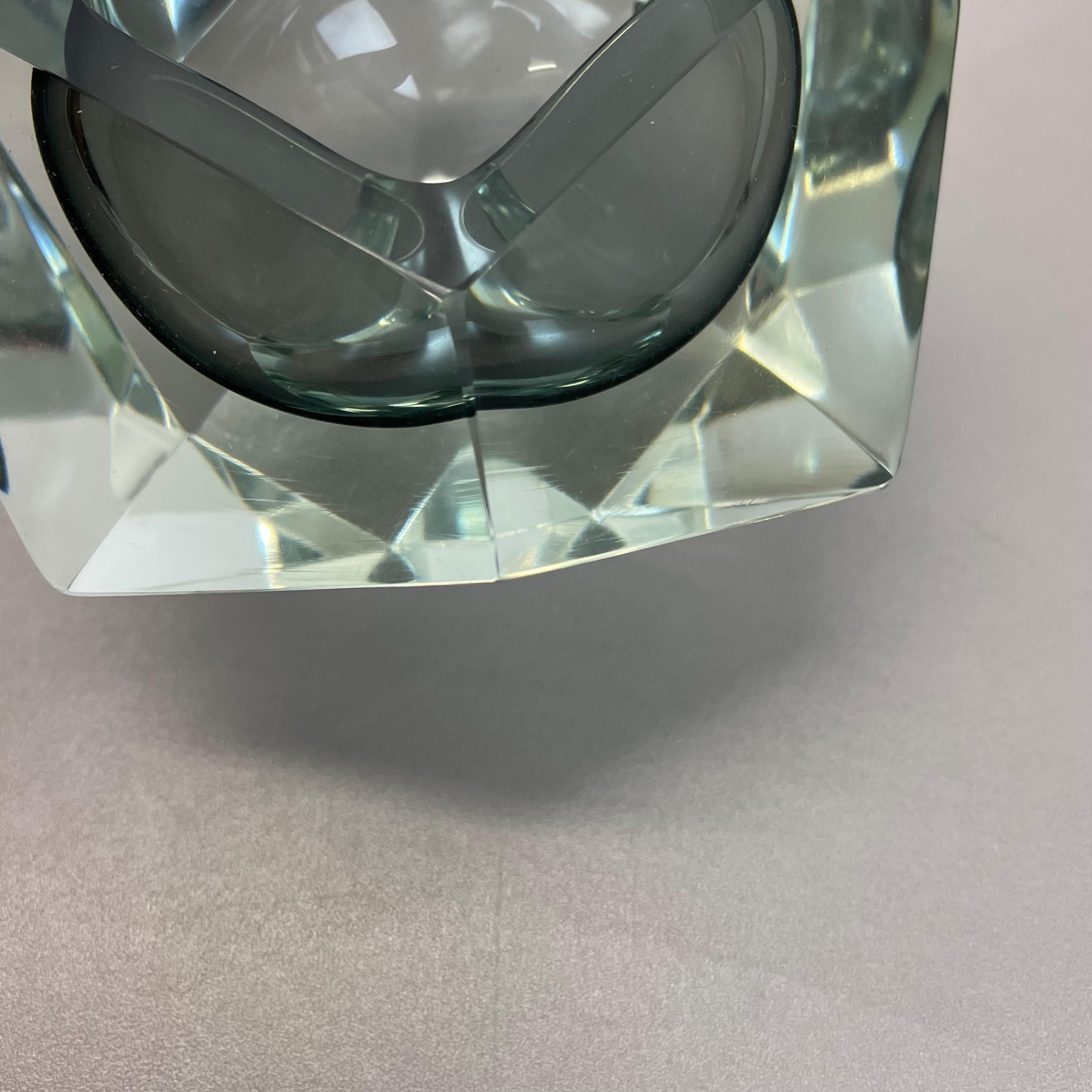 1,1 kg Murano Glass Sommerso grau DIAMOND Schalen-Aschenbecher, Flavio Poli, Italien, 1970er Jahre (20. Jahrhundert) im Angebot