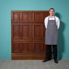 11 m lange Wandverkleidung aus aufgearbeiteter Eiche in voller Höhe