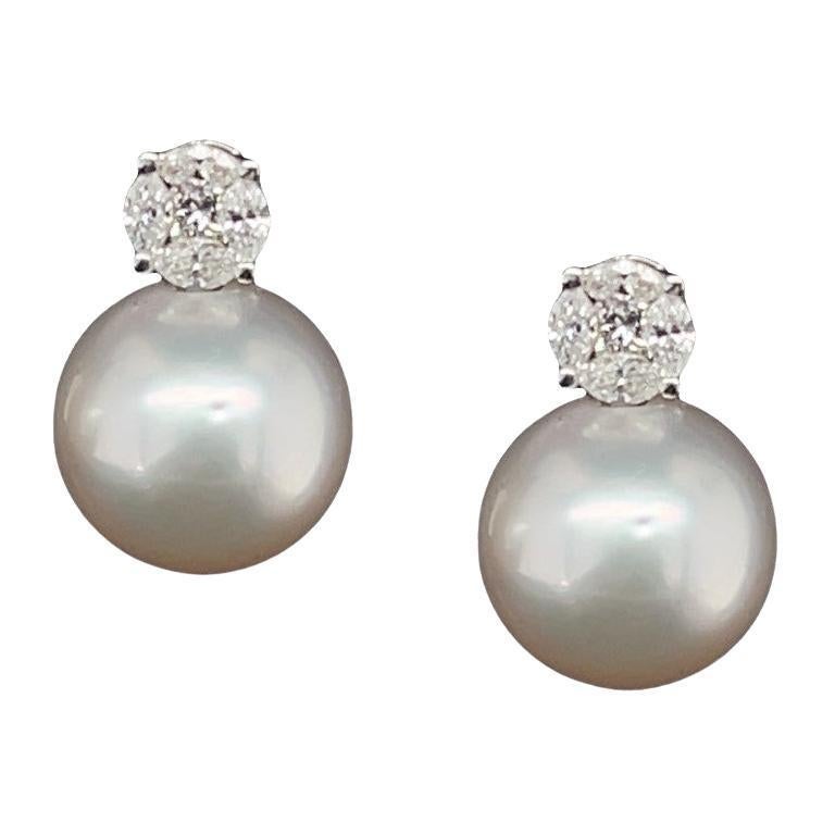 Boucles d
oreilles Akoya en or blanc 18 carats, perles d
eau salée et diamants de 11 mm