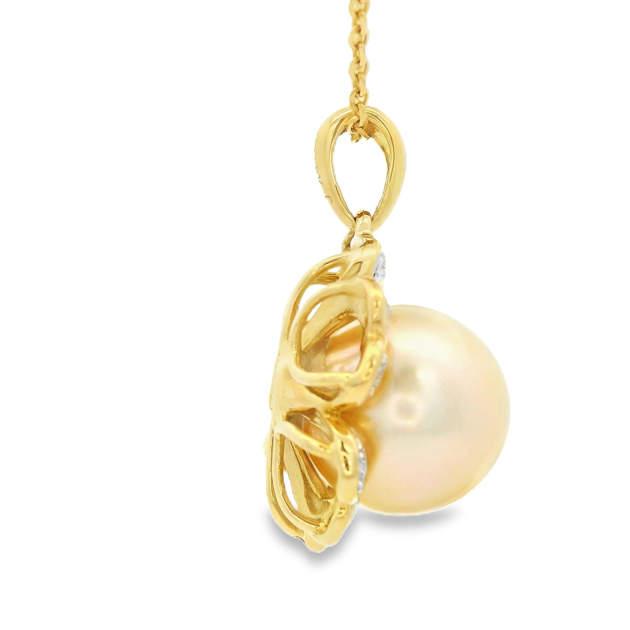 Contemporary 11mm Gold South Sea Pearl Diamond Pendant in 18 Karat Yellow Gold For Sale