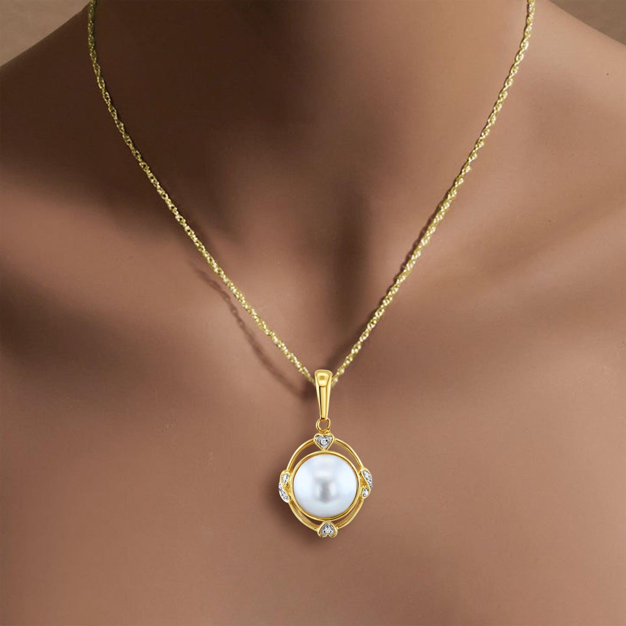 ♥ Product Summary ♥

Main Stone: Mabe Pearl & Diamonds
Metal: 14k Yellow Gold 
Pearl Size: 11MM
Dimensions: 30mm x 17mm
Weight: 4 grams
Chain: 18