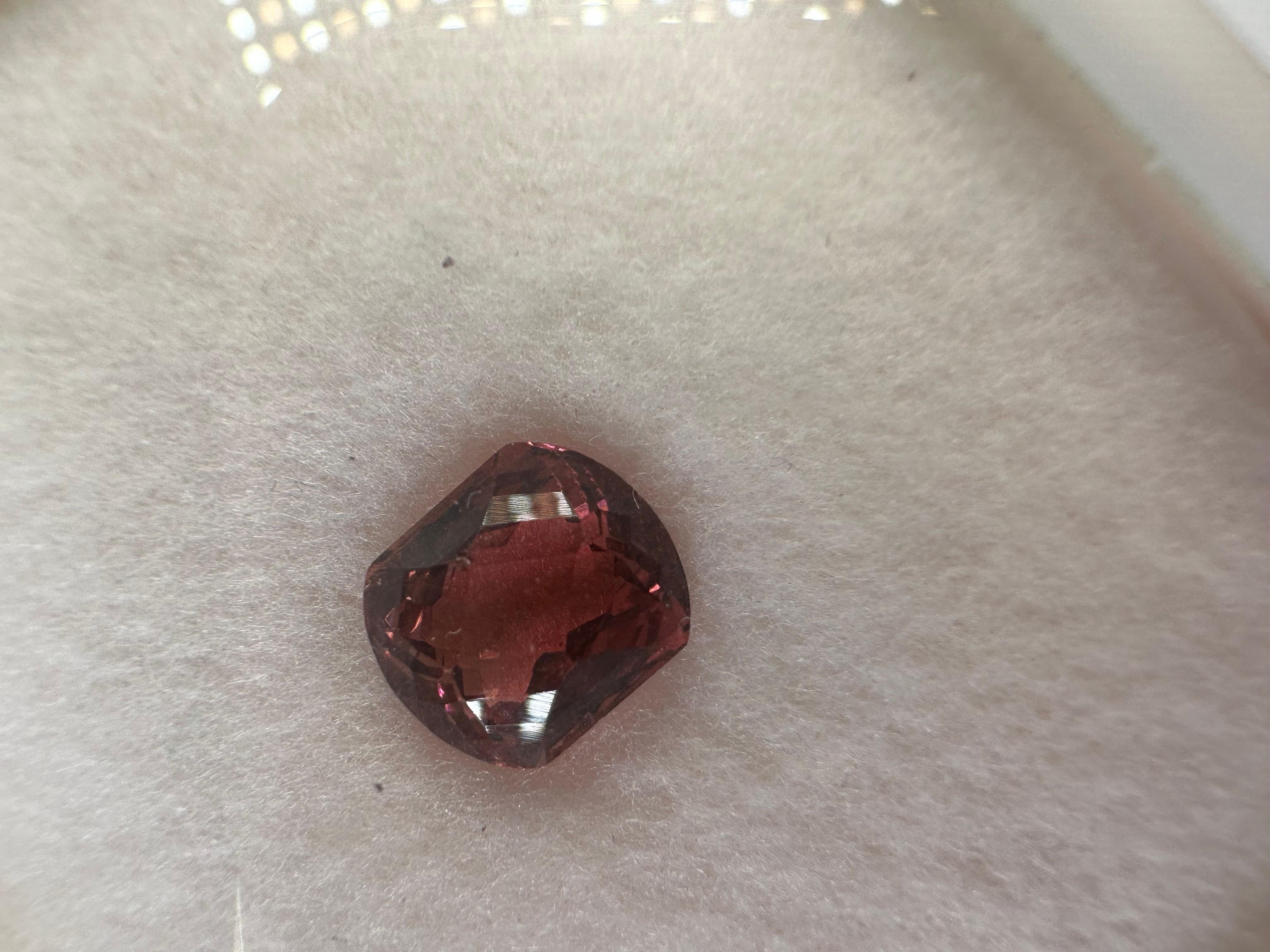 Tormalina rosa lunga 11 mm, bel taglio, rara.

GEMME NATURALI: Tormalina
Chiarezza/Colore: leggermente incluso/rosa
Taglio: Rettangolare fantasia arrotondata
Trattamento: nessuno
Carati: 6,57ct
MM:11.5x9.7mm


QUELLO CHE TROVI PRESSO LA GIOIELLERIA