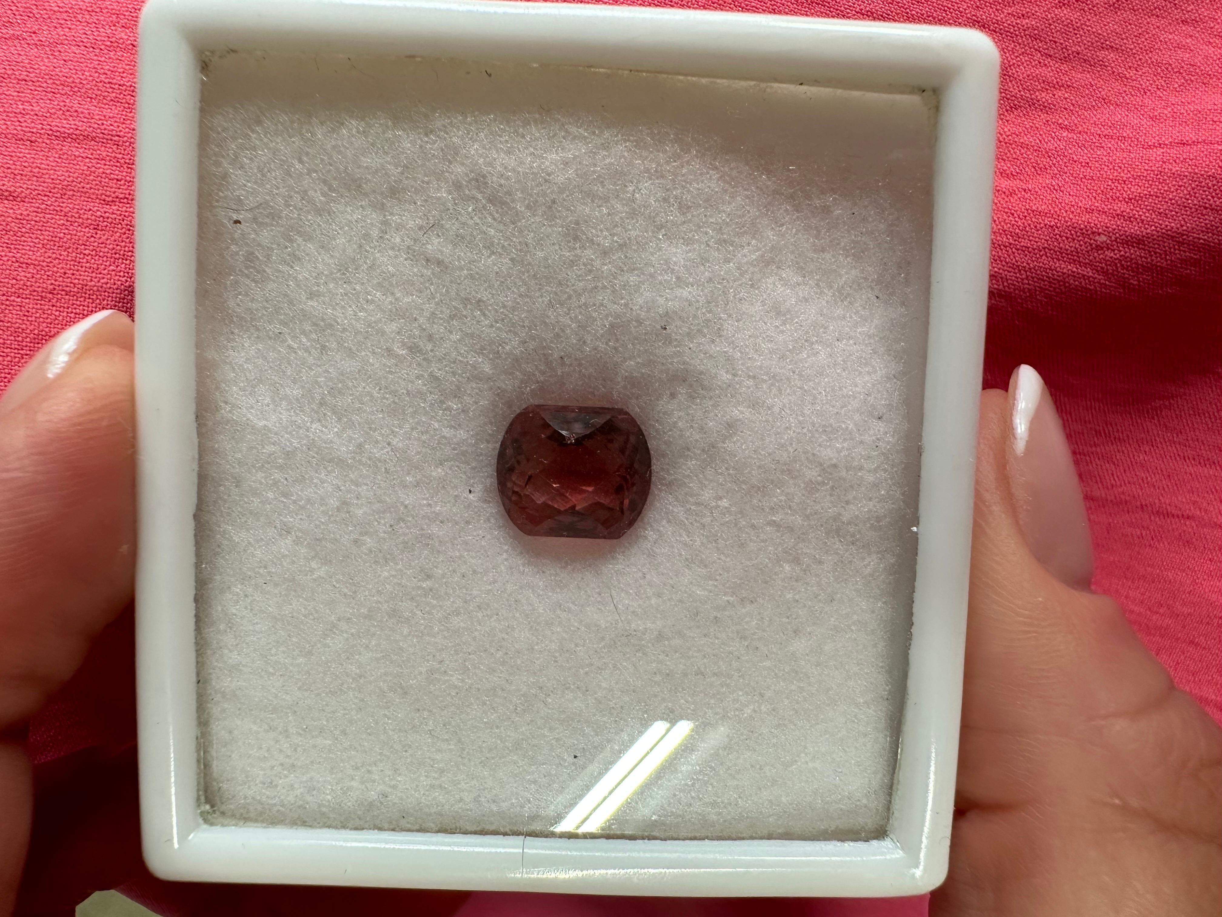 Taglio cuscino antico Tormalina rosa 11 mm naturale 100% certificata in vendita
