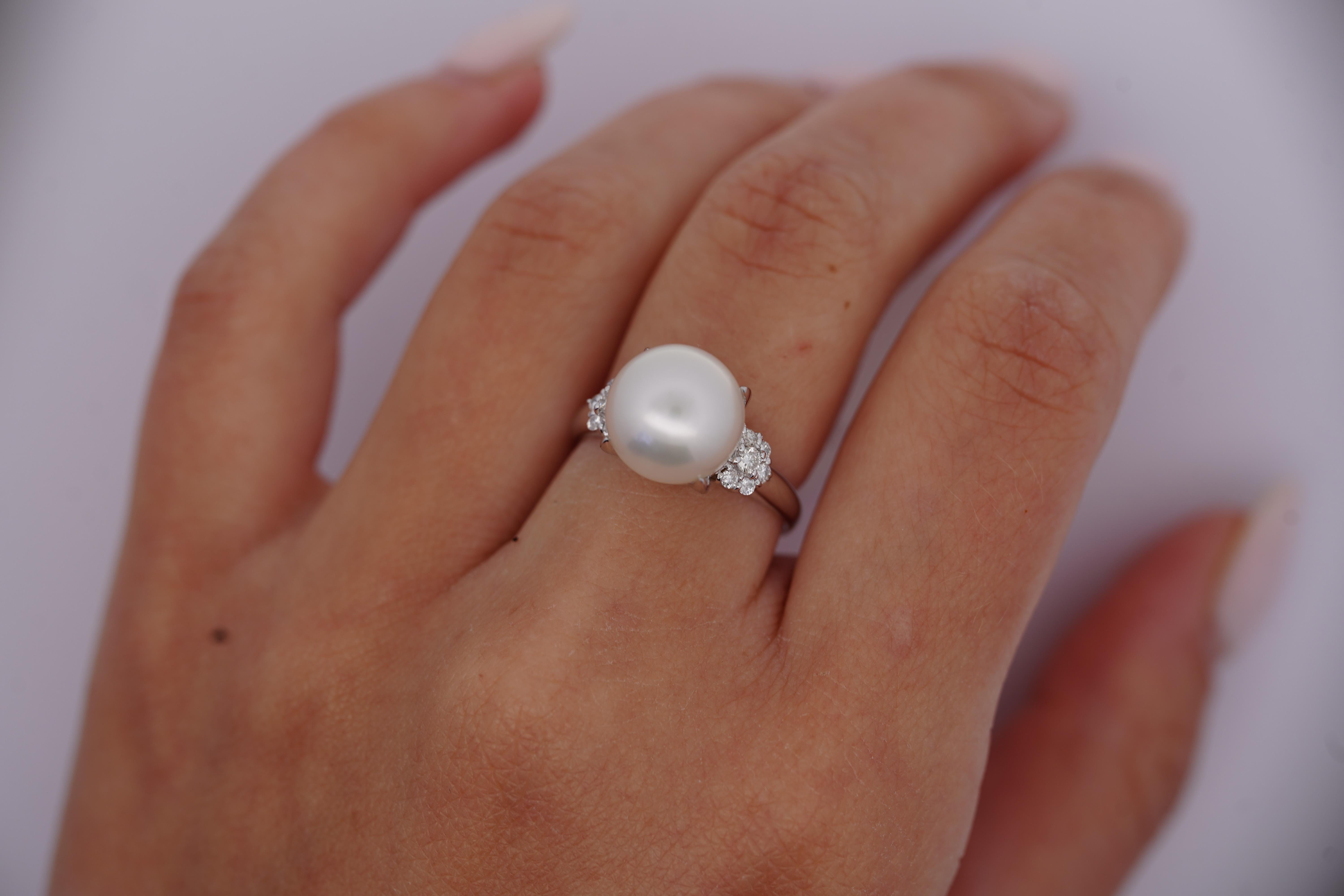 Anello in platino con perle coltivate bianche da 11 mm e diamanti taglio rotondo in filigrana In condizioni ottime in vendita a Miami, FL