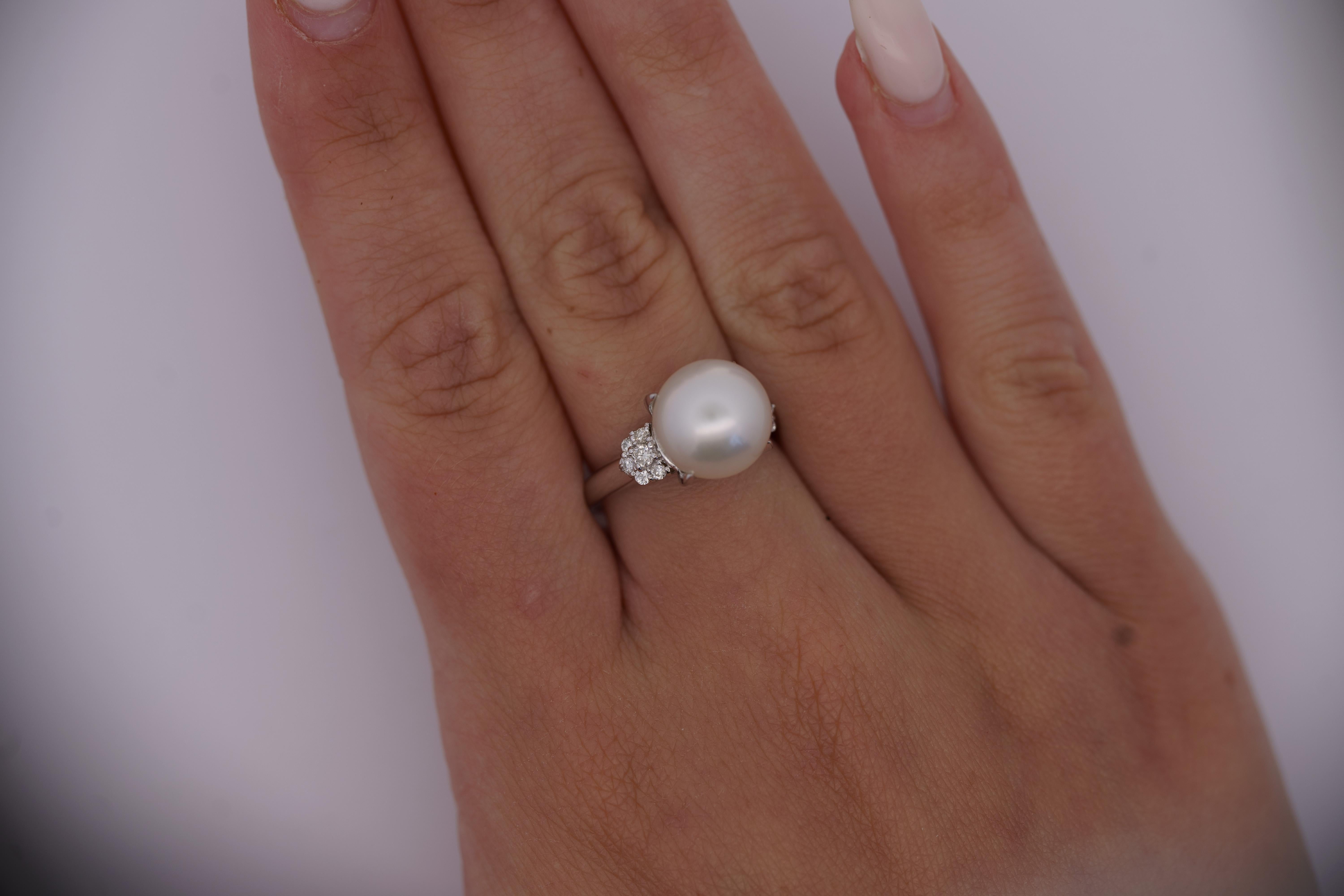 da uomo o donna Anello in platino con perle coltivate bianche da 11 mm e diamanti taglio rotondo in filigrana in vendita