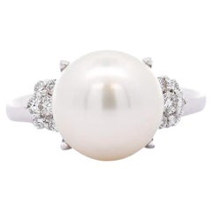 Anillo de filigrana de platino con perla cultivada blanca de 11 mm y diamantes talla redonda
