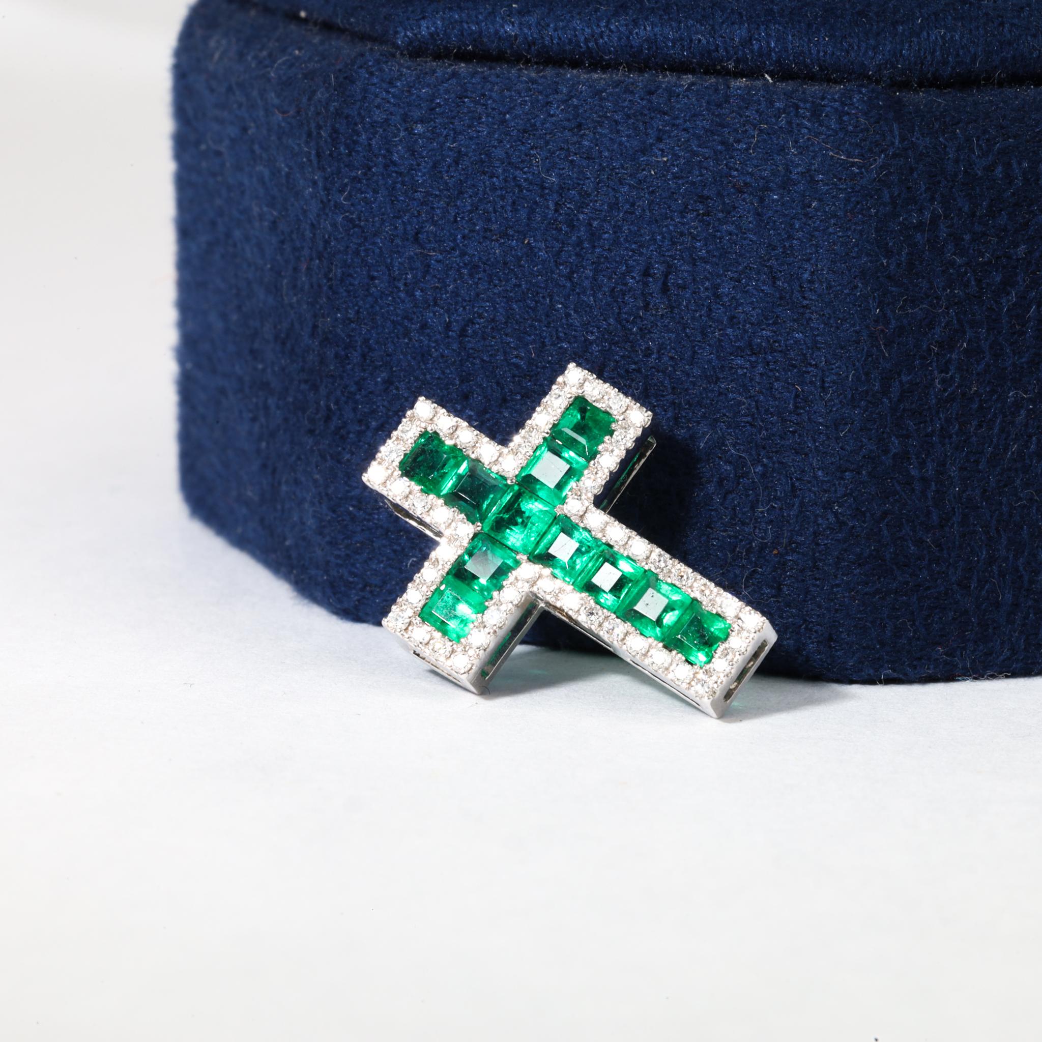 Art Deco 1.1tcw Princess-Cut Natural Emerald and Diamond Cross Pendant in 18K White Gold For Sale