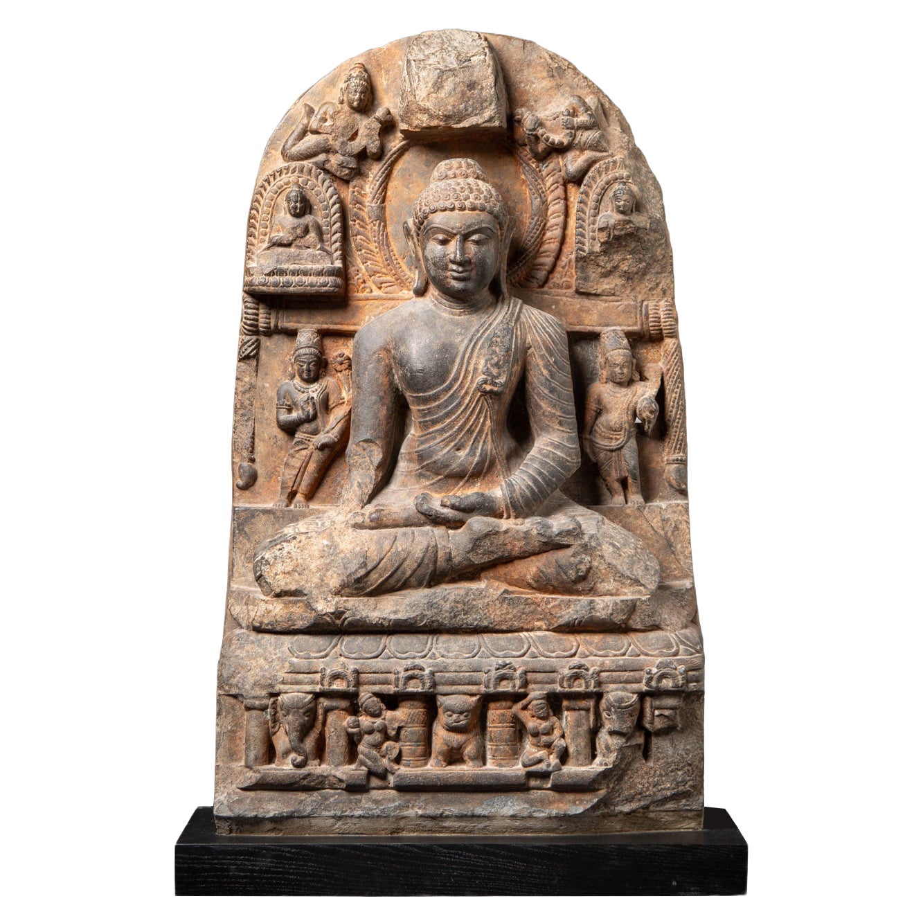 XIe siècle – Période Pala. Rare Bouddha antique en pierre de style Pala.