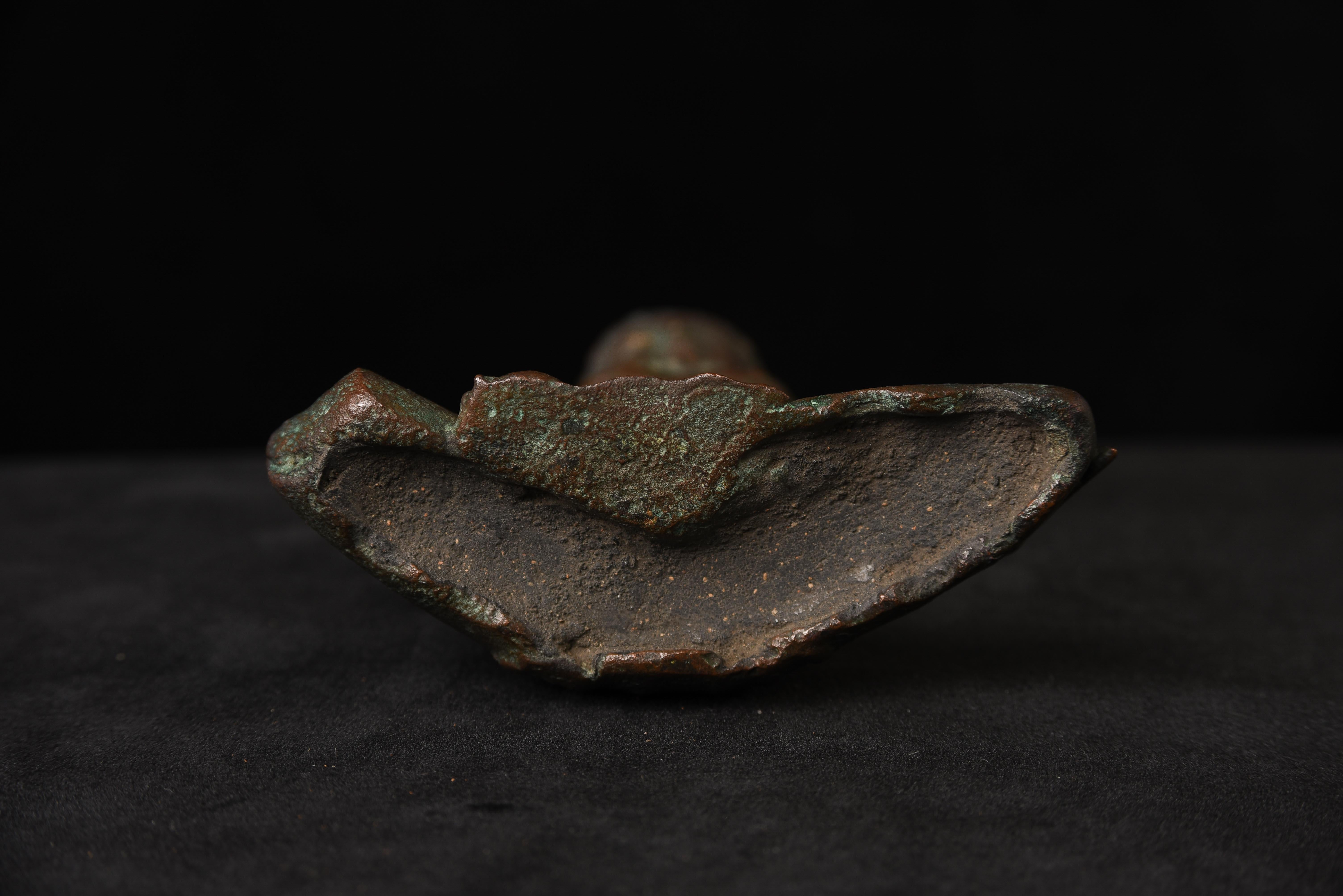 Bodhisattva en bronze du Tibet occidental du 11e siècle avec incrustations d'argent. en vente 11