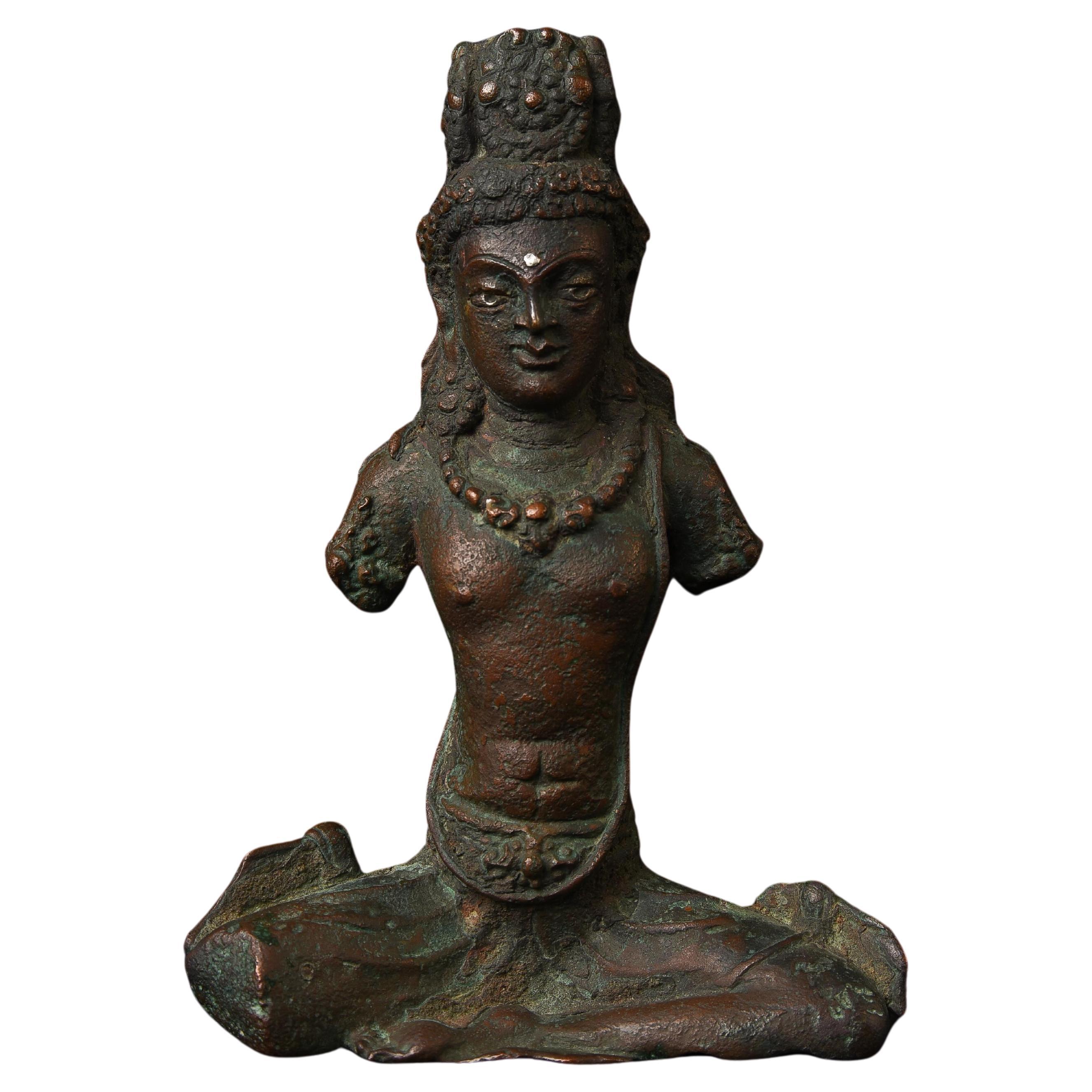 11. Jahrhundert Westtibetischer Bronze-Bodhisattva mit Silbereinlagen.