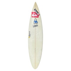 Planche de surf personnelle de Kelly Slater, champion du monde 11x, utilisée lors de compétitions 