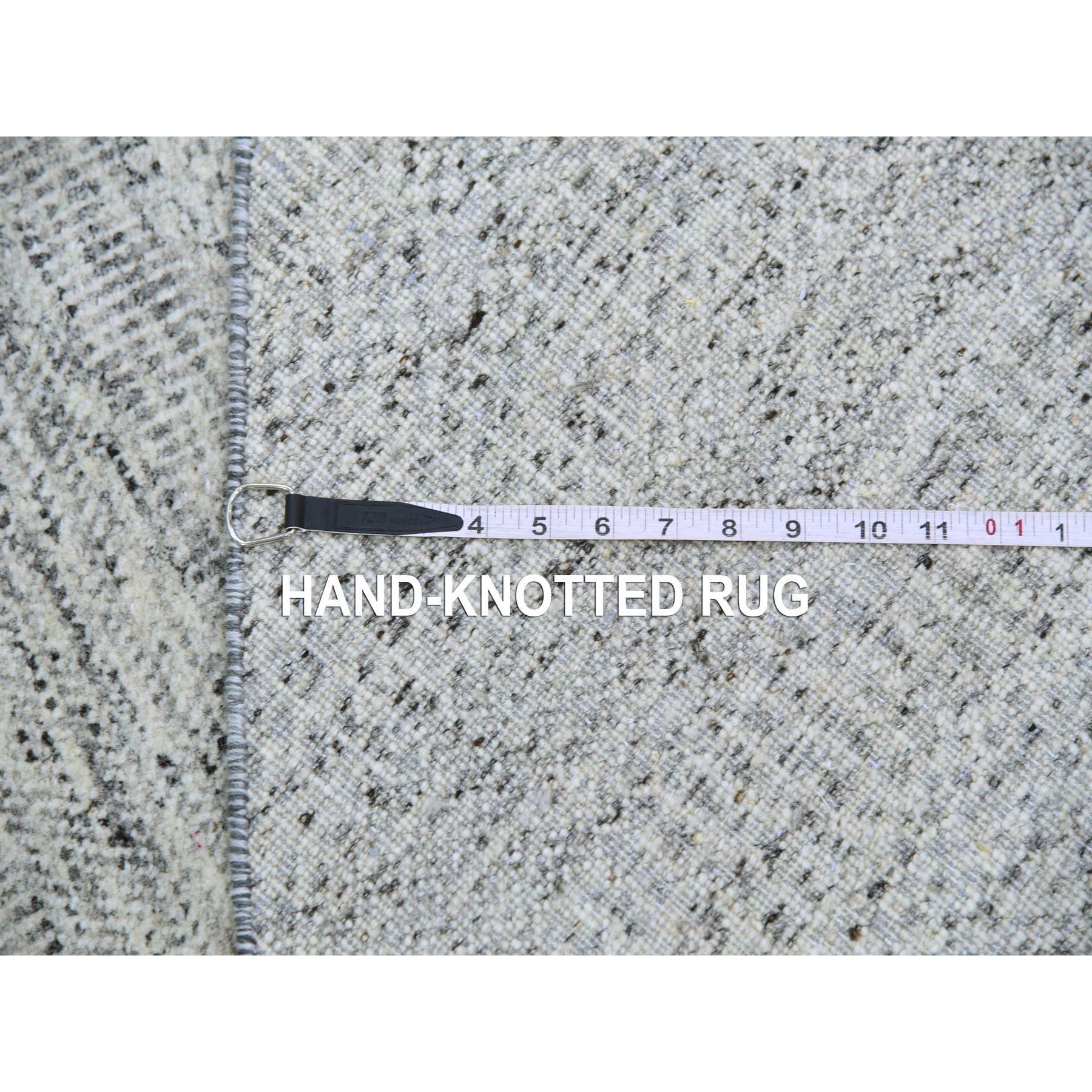 Tapis rond 11'x11' gris clair non teint en laine naturelle Grass Design noué à la main en vente 3