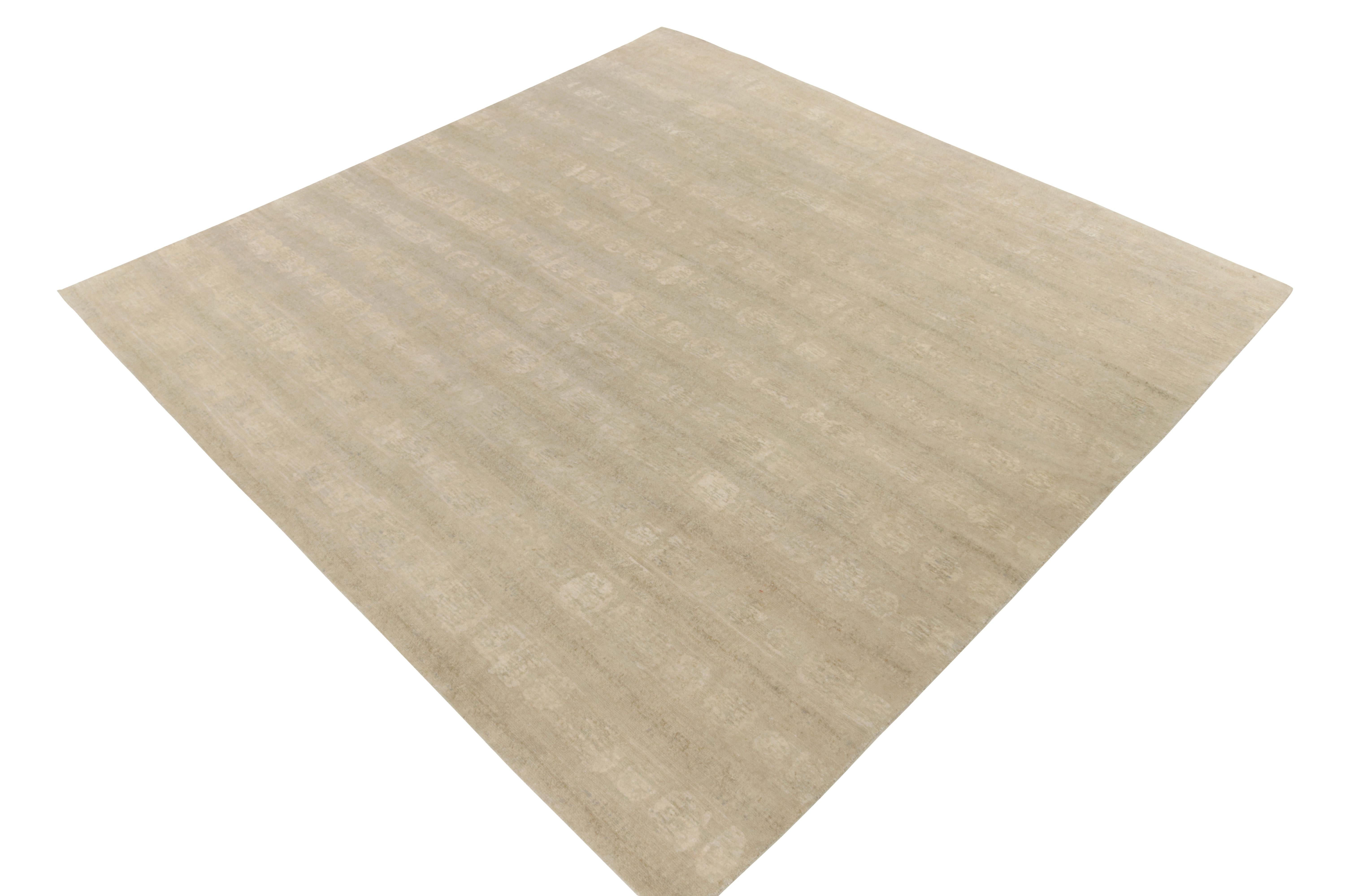 Zeitgenössischer Teppich & Kelim-Teppich in Beige & Grau mit gemusterten Streifen (Moderne) im Angebot