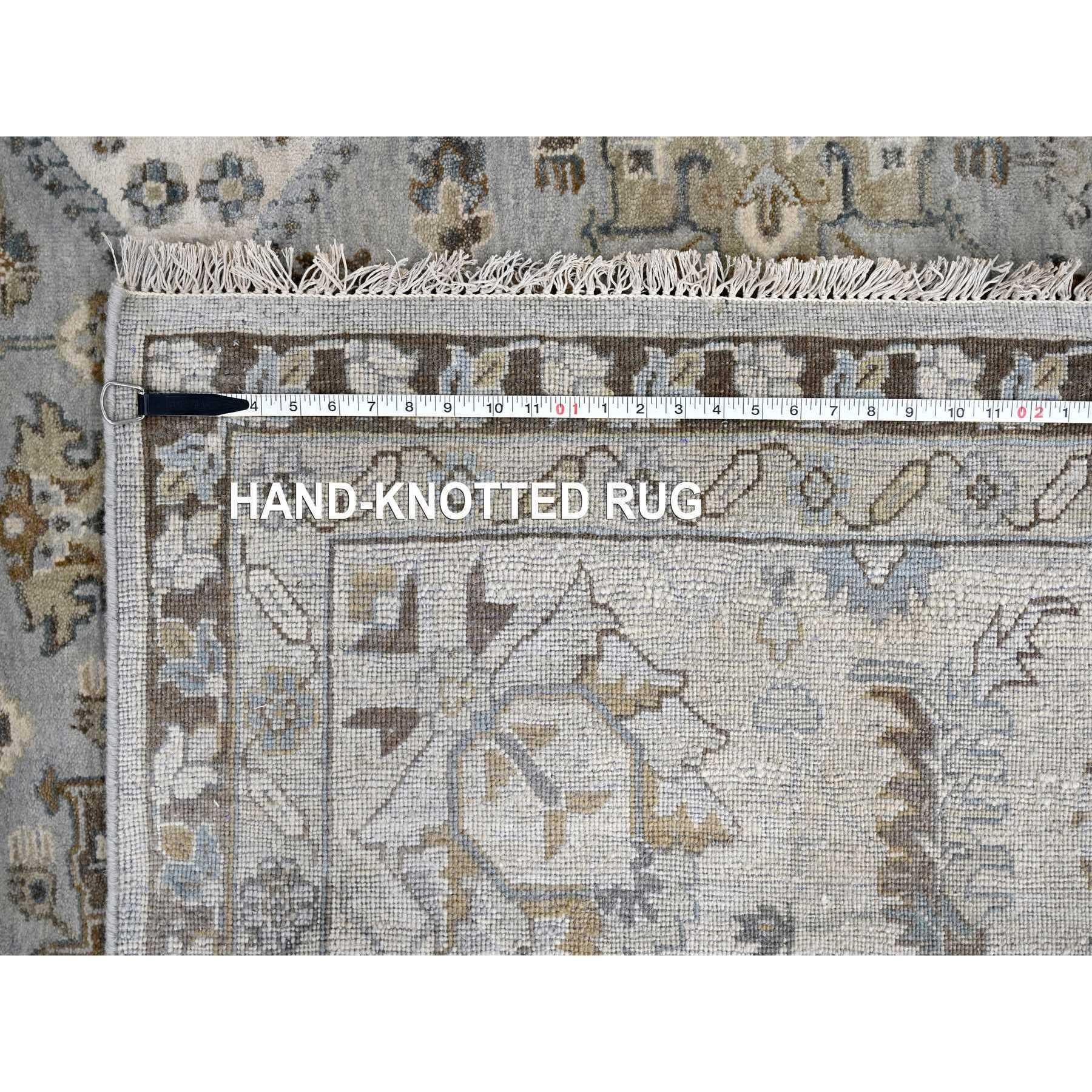 11'x11' Grauer und weißer Karajeh handgeknüpfter, geometrischer Karajeh-Teppich aus Wolle mit quadratischem Design im Angebot 4