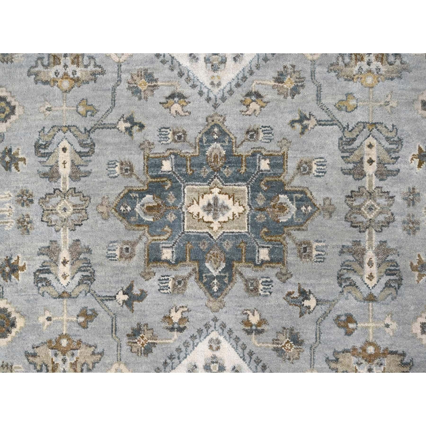 11'x11' Grauer und weißer Karajeh handgeknüpfter, geometrischer Karajeh-Teppich aus Wolle mit quadratischem Design im Angebot 1