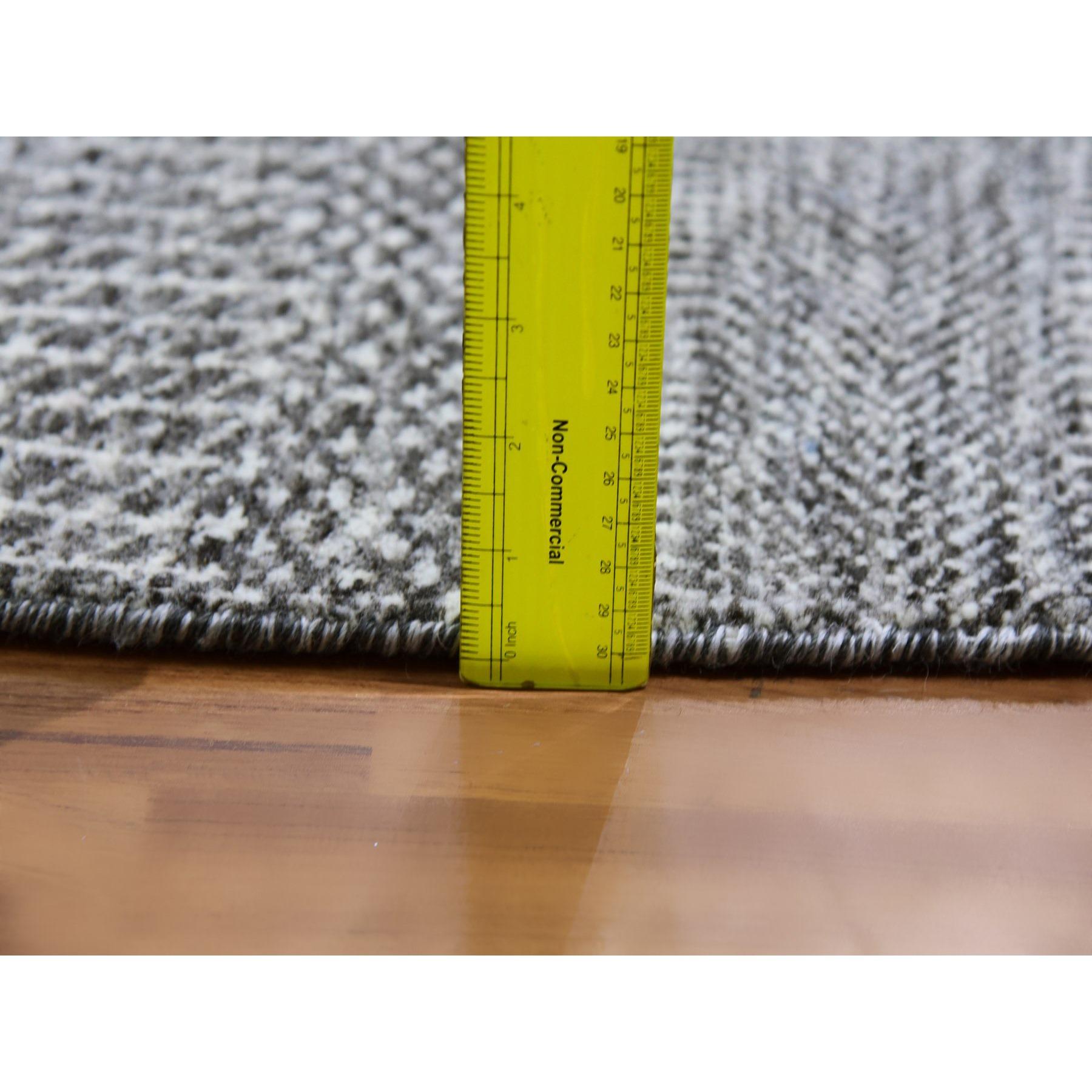 11'x11' Storm Gray Grass Design Tappeto rotondo in lana organica non colorata annodata a mano in vendita 2