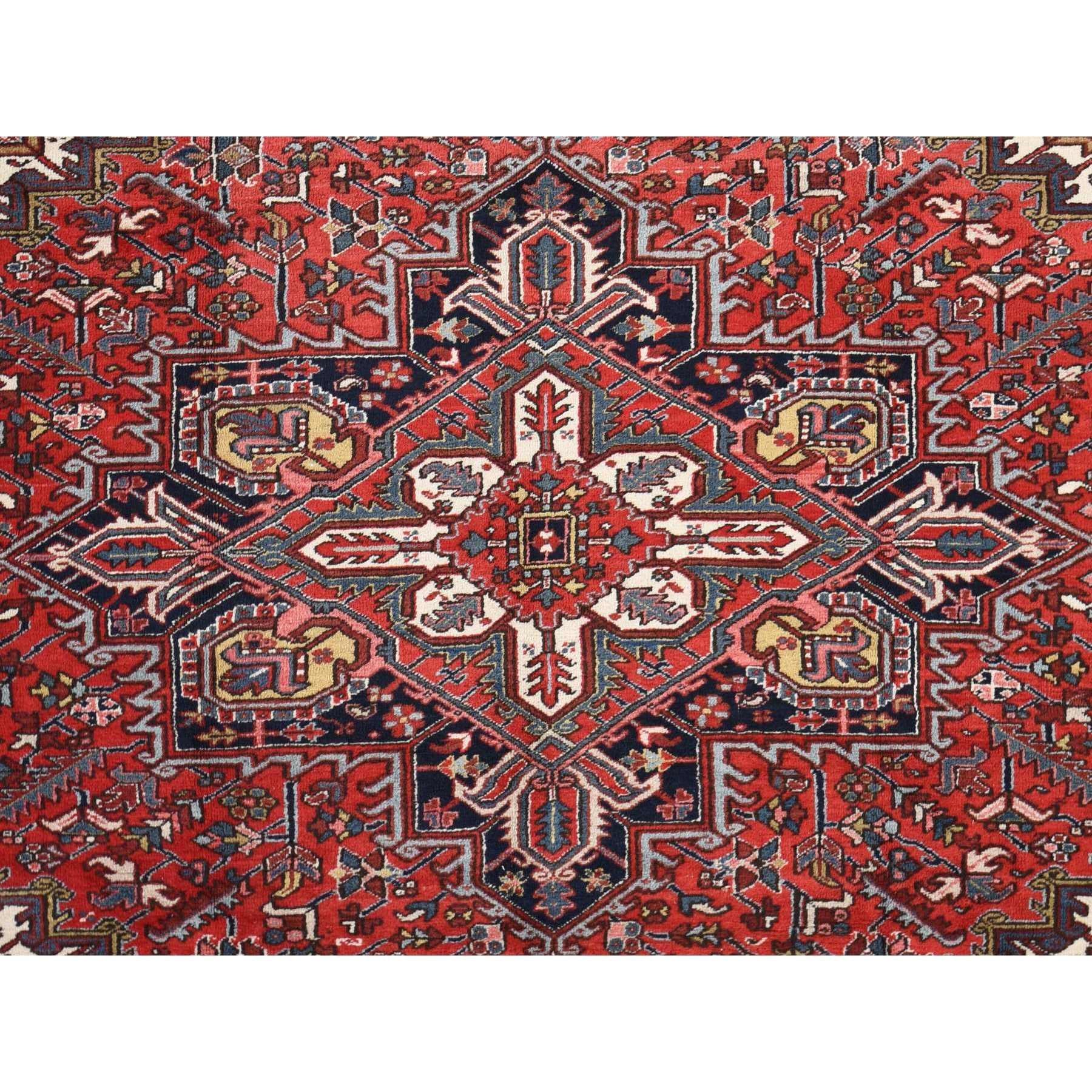 Perse Tapis persan semi-ancien Heriz rouge et pur, noué à la main, rouge 11'x13' en vente