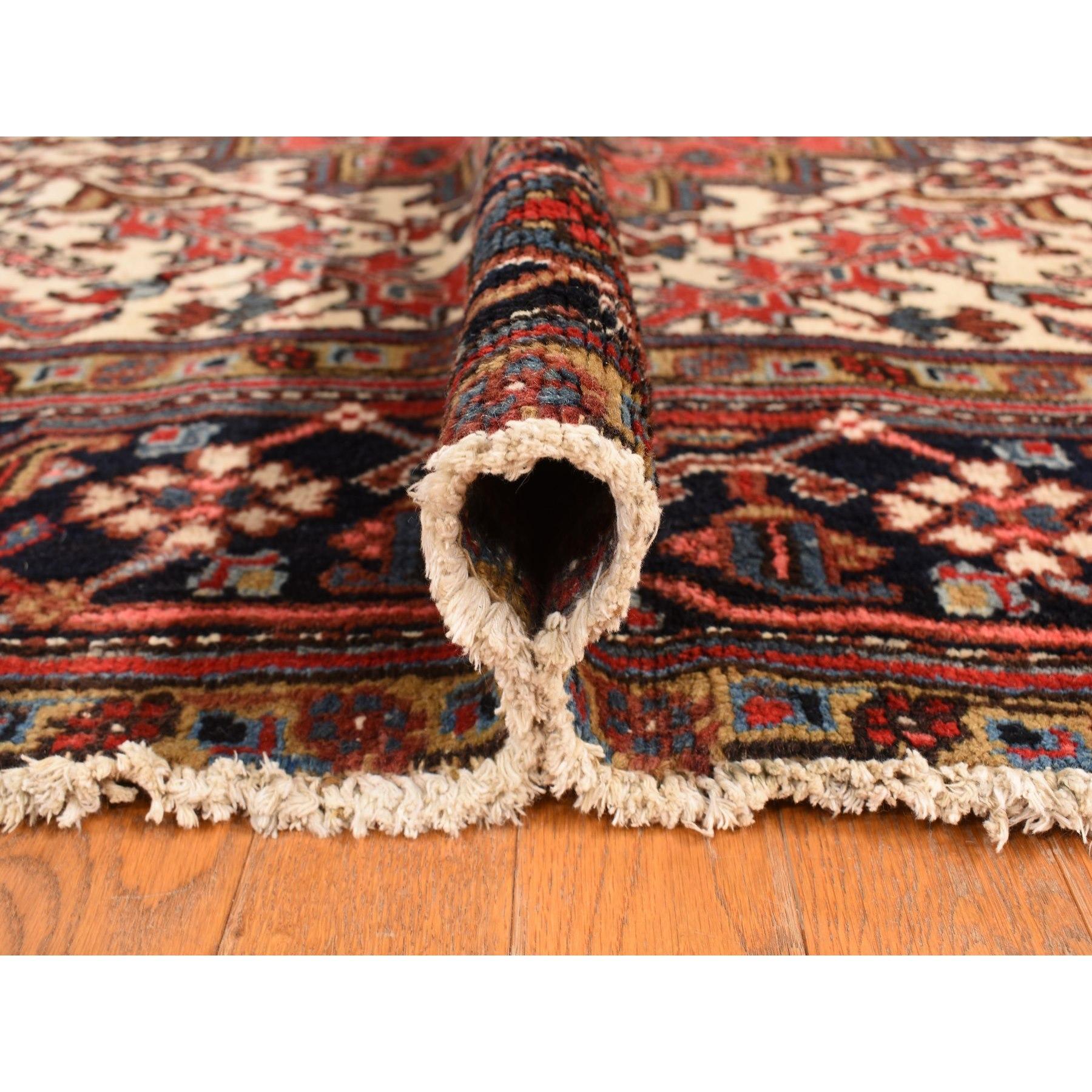 Tapis persan semi-ancien Heriz rouge et pur, noué à la main, rouge 11'x13' Excellent état - En vente à Carlstadt, NJ
