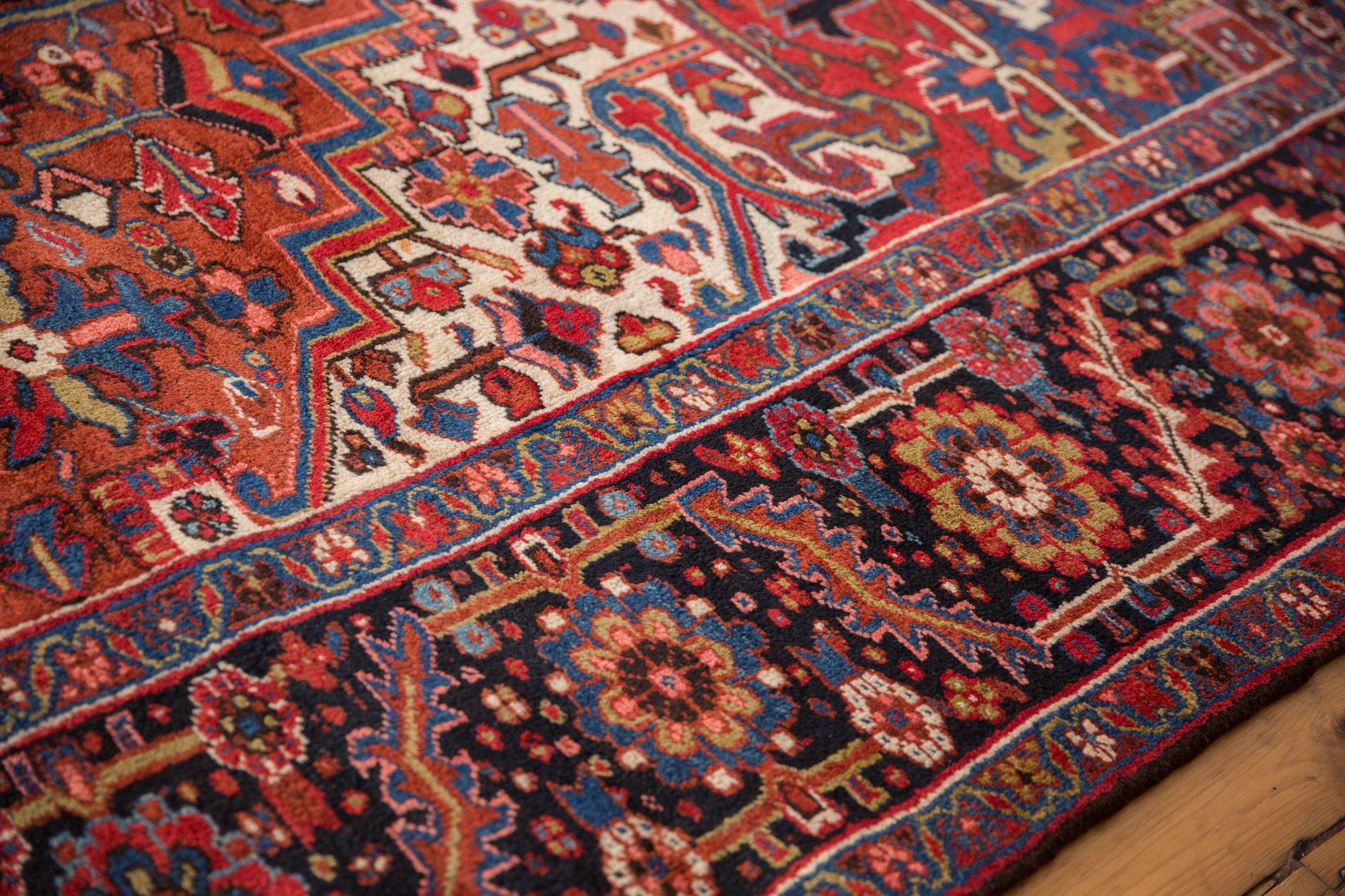 Vintage Heriz Carpet In Excellent Condition For Sale In Katonah, NY