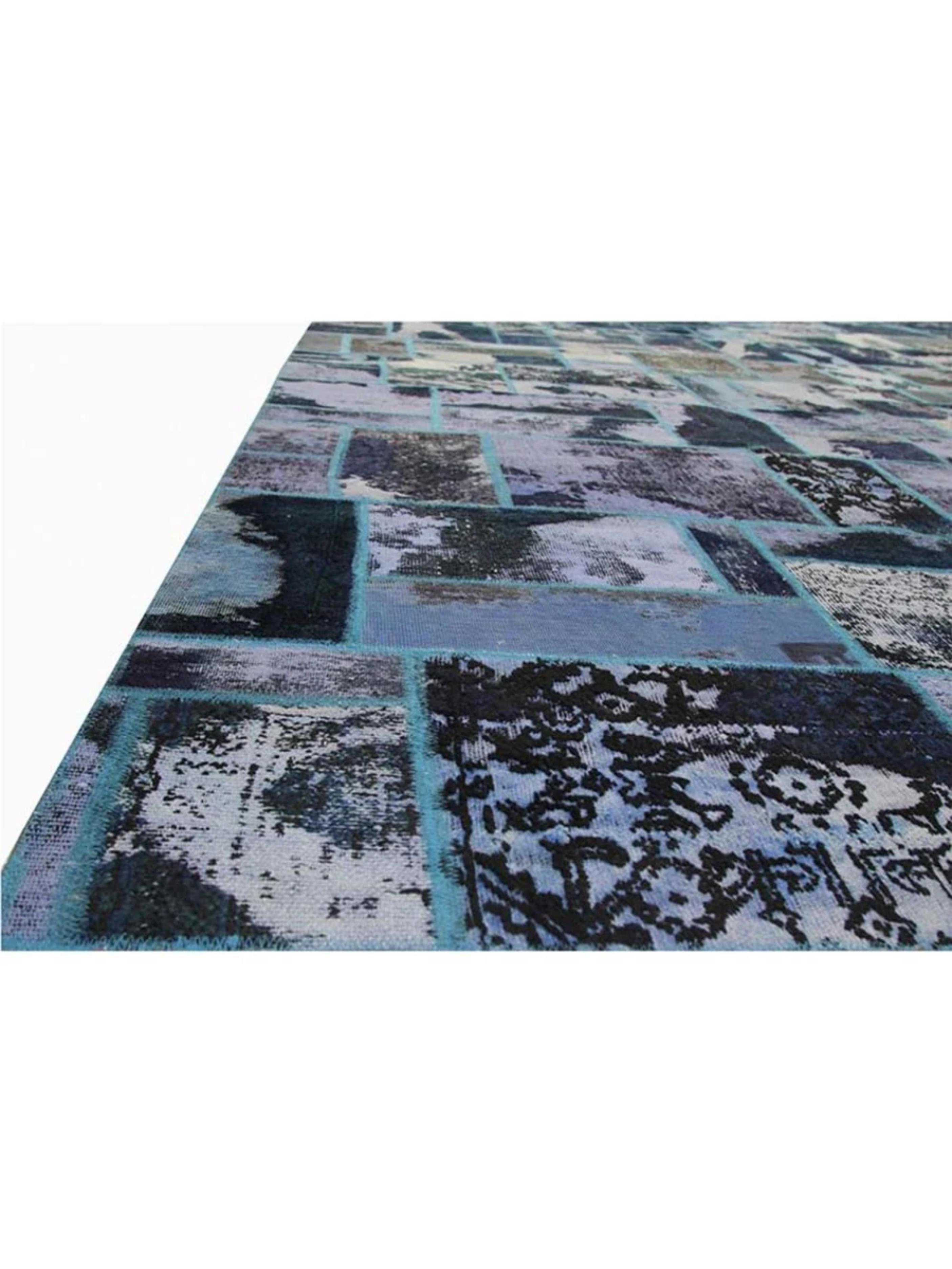 Late 20th Century 11x15 Hand-Knotted Vintage Distressed Patchwork Area Rug For Sale