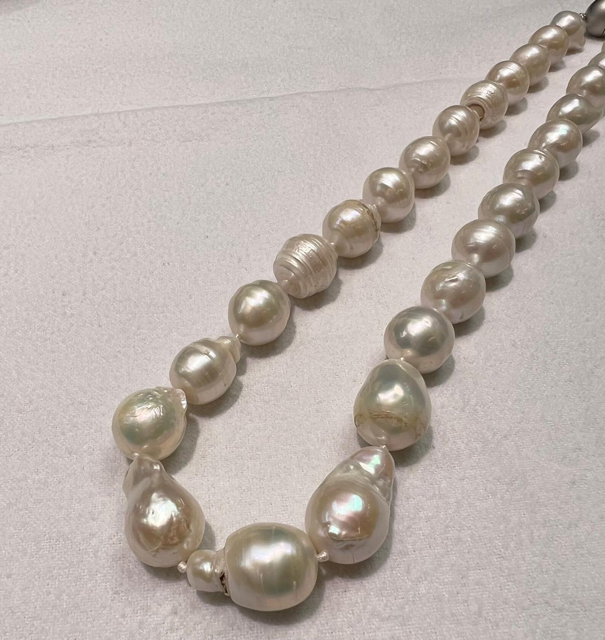 Südsee-Barockperle mit Magnetverschluss aus Silber für Damen oder Herren im Angebot