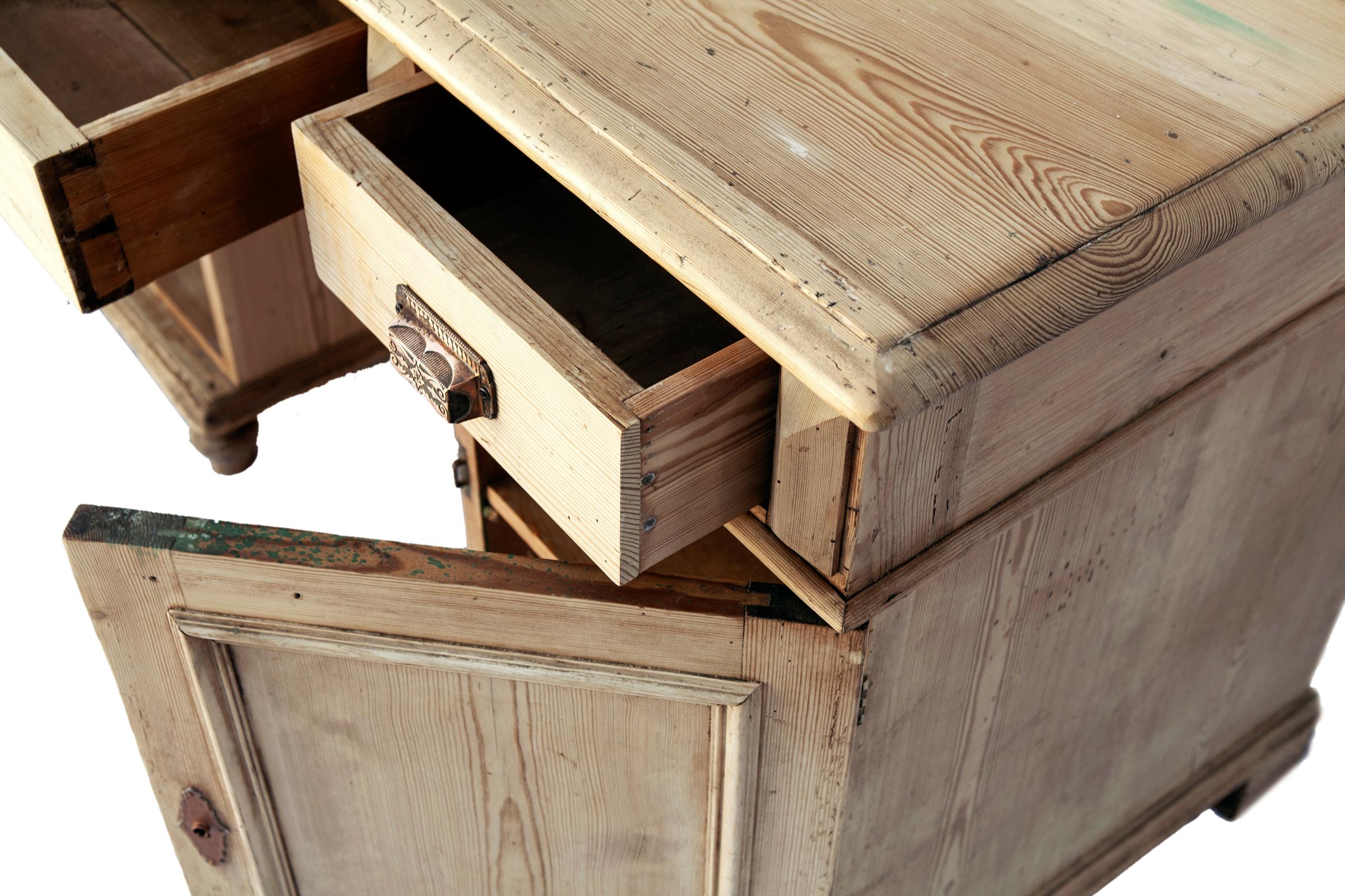 Vintage Hand-Crafted Blonde Pine Kneehole Desk  In Good Condition For Sale In Malibu, CA