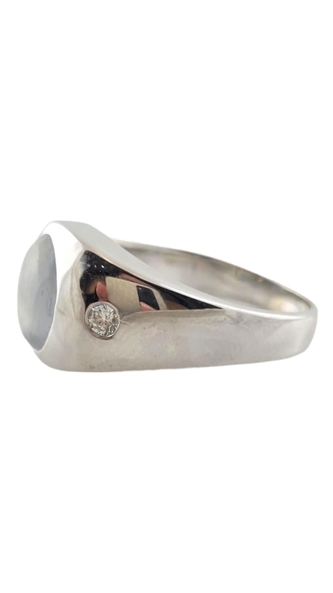 12 - 13K White Gold Natural Star Sapphire Diamond Ring Size 9.5

This stunning 12 - 13K white gold ring features a beautiful oval shaped cabochon cut natural blue star sapphire as well as two sparkling round brilliant cut diamonds!

Approximate