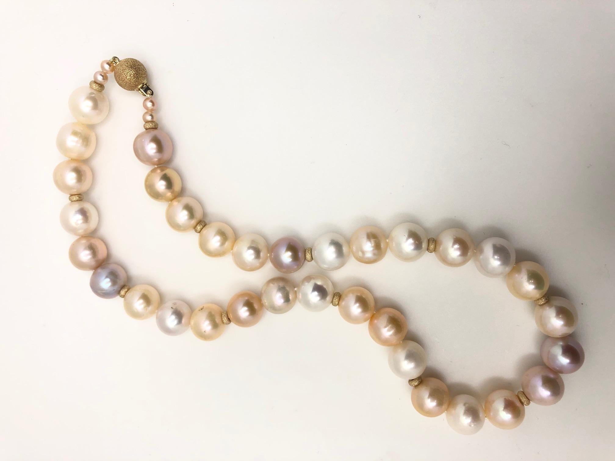 Collier de perles d'eau douce 12-13mm avec accents en or jaune 14k en vente 4