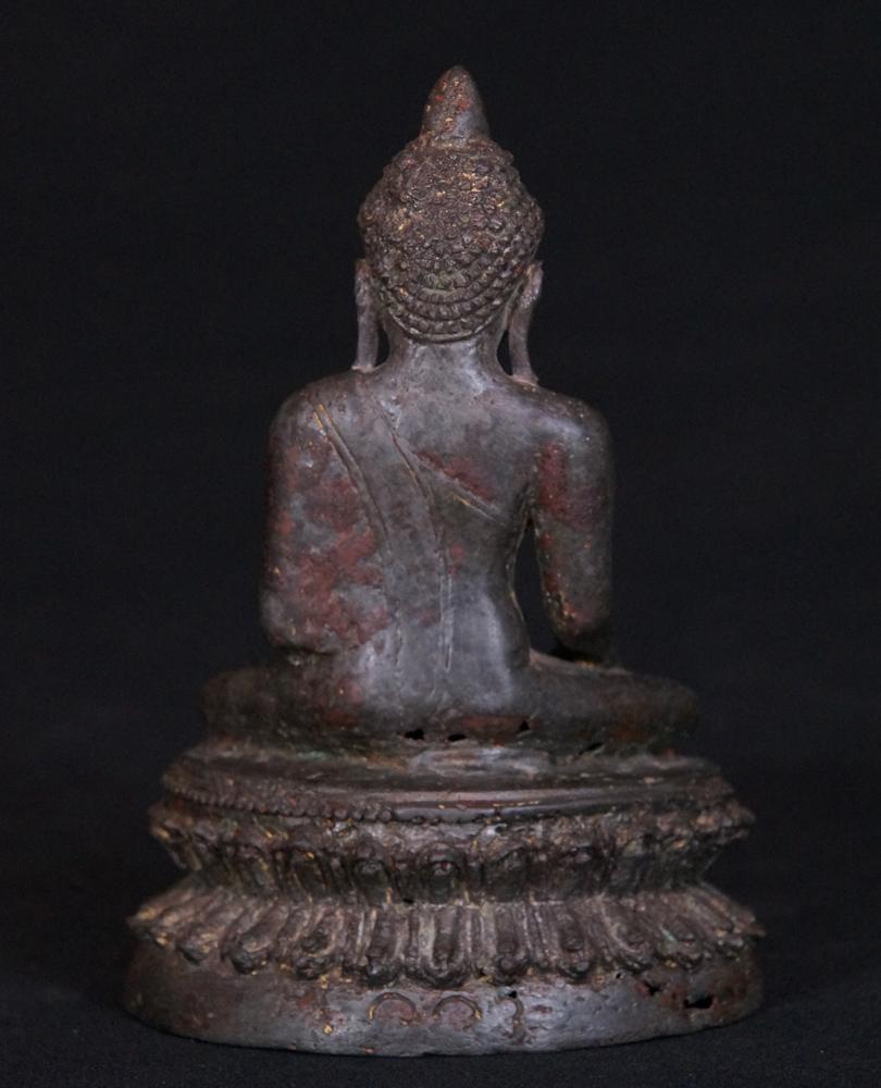 Material : bronze
16 cm high
11 cm wide
Arakan style
Bhumisparsha mudra
12-13th century
A very early Buddha, still in very good condition !
Weight: 935 grams
Originating from Burma
Nr: 2797