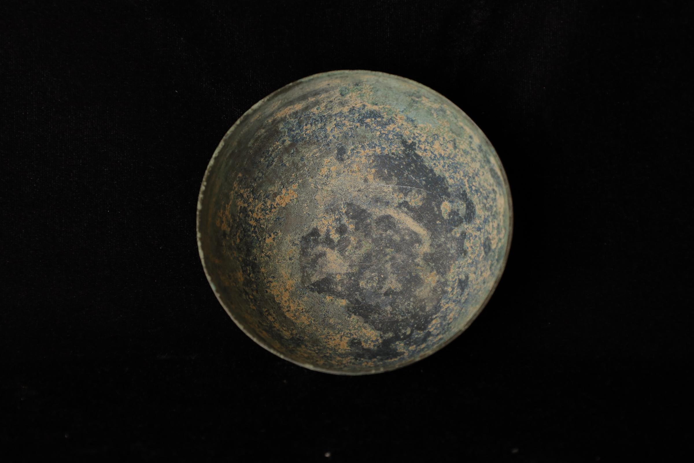 12-14th century Sukhothai kingdom(Thailand) rare bronze ribbed bowl For Sale 4