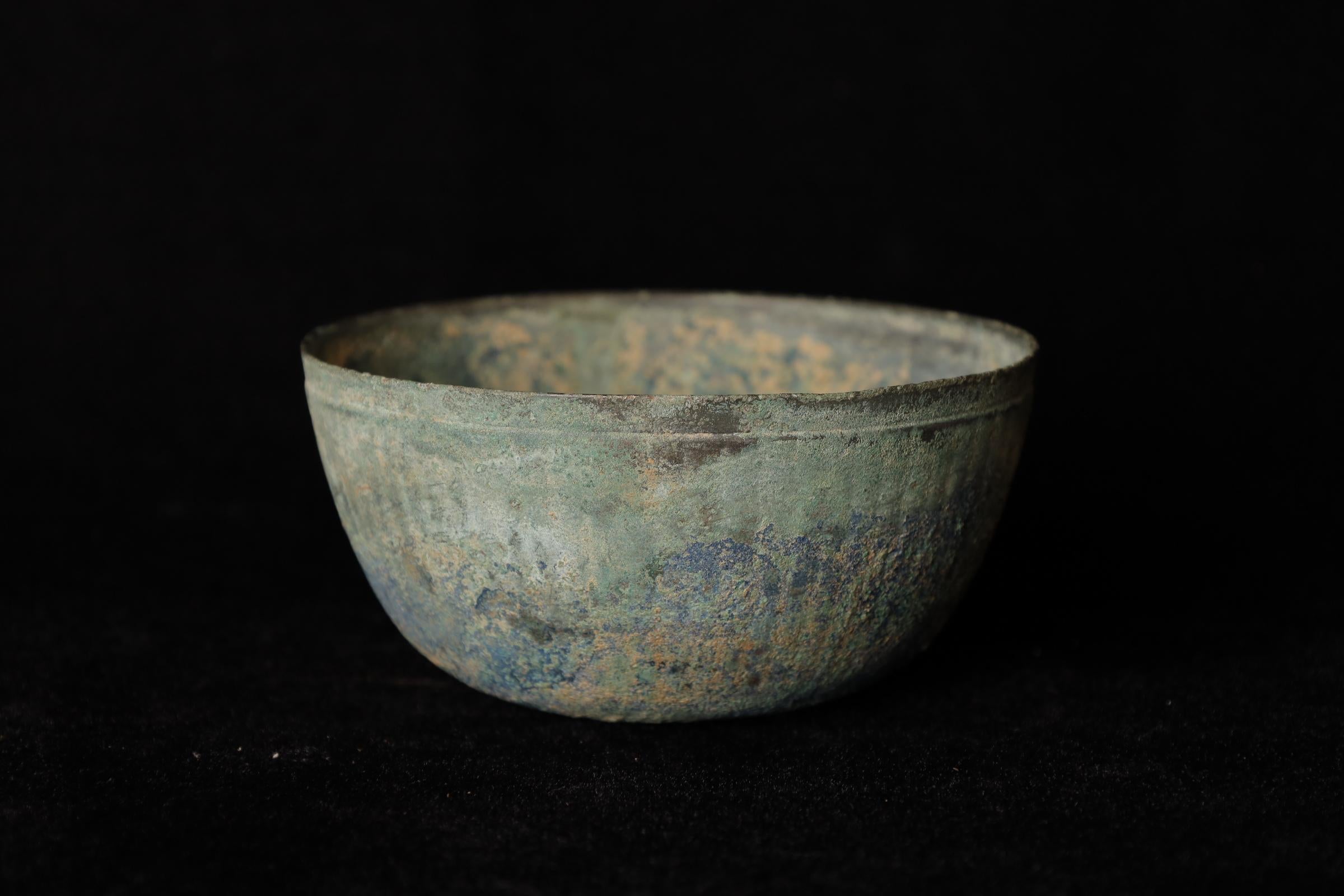 12-14th century Sukhothai kingdom(Thailand) rare bronze ribbed bowl For Sale 1