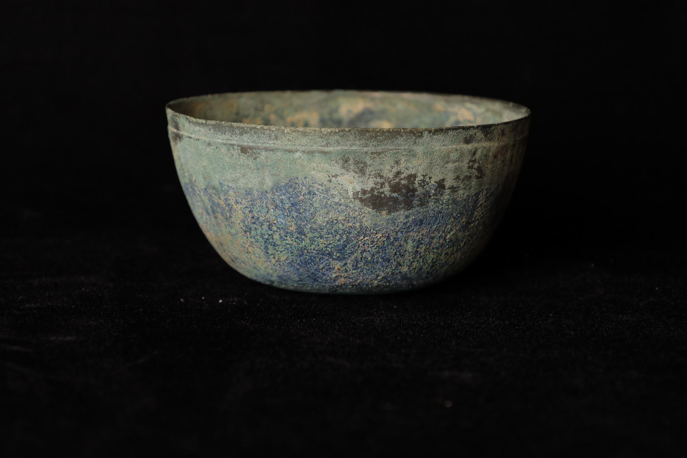 12-14th century Sukhothai kingdom(Thailand) rare bronze ribbed bowl For Sale 2