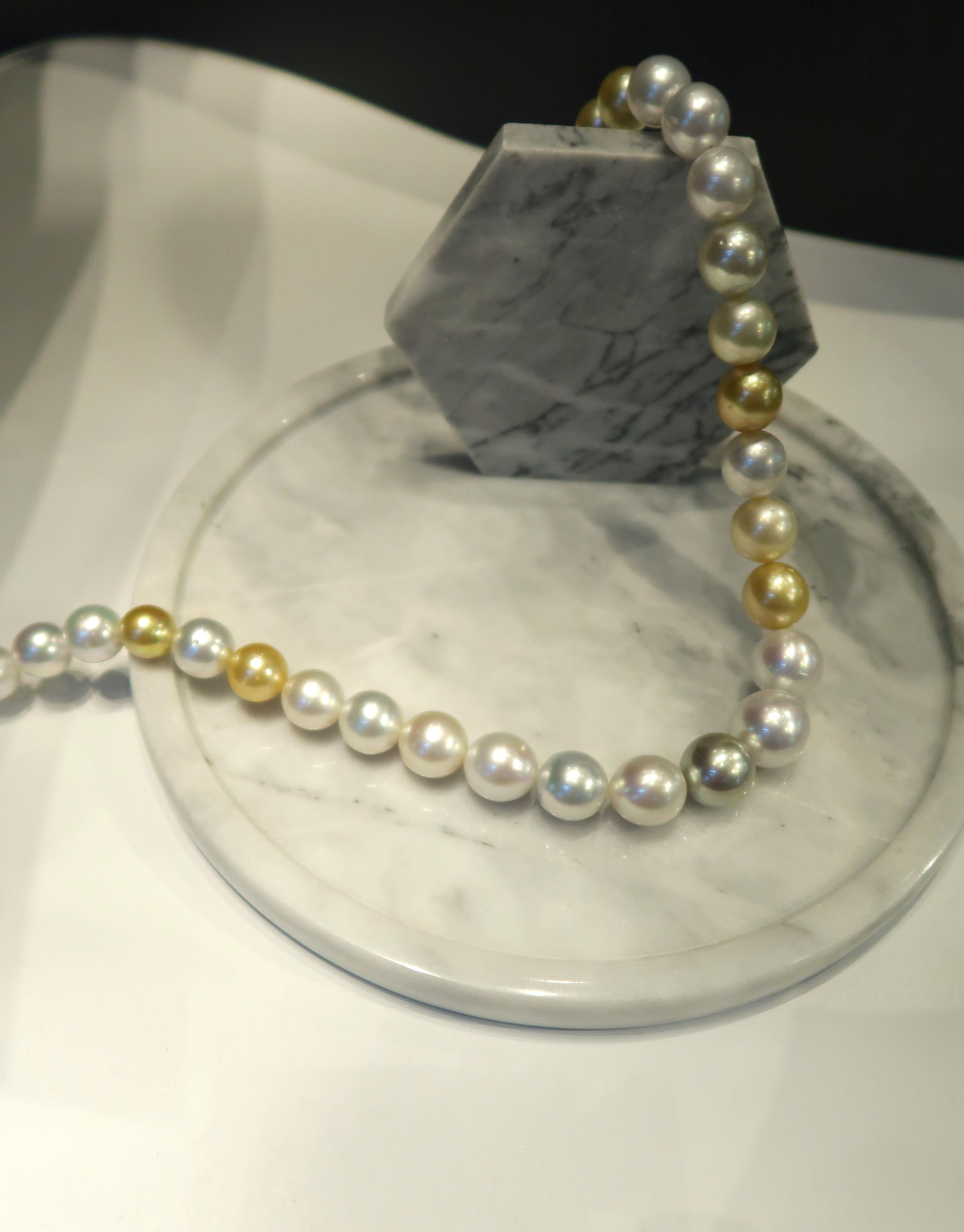 Prominent Lustrous Multicolour South Sea Pearl Necklace in a Variety of Shades between Silvery White and Deep Gold.

Can be stacked with LU820312764512.

Pearl: 30 pieces, Shades of Silvery White and Deep Gold South Sea, 12-16.6 mm
Length: 16