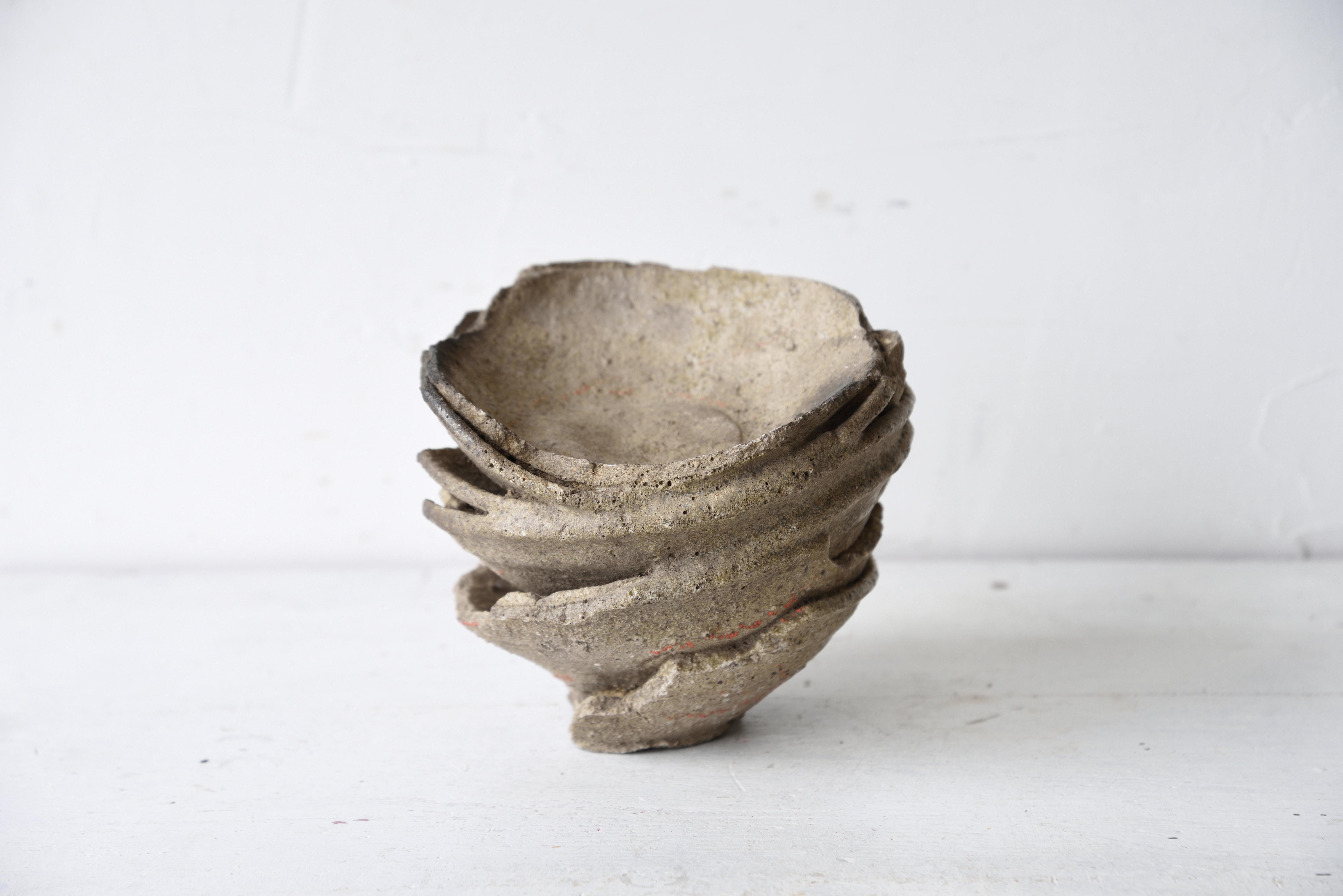 12-16th century Yamajawan 8-layered Japanese proto-pottery mountain bowls In Distressed Condition For Sale In Chiba, JP