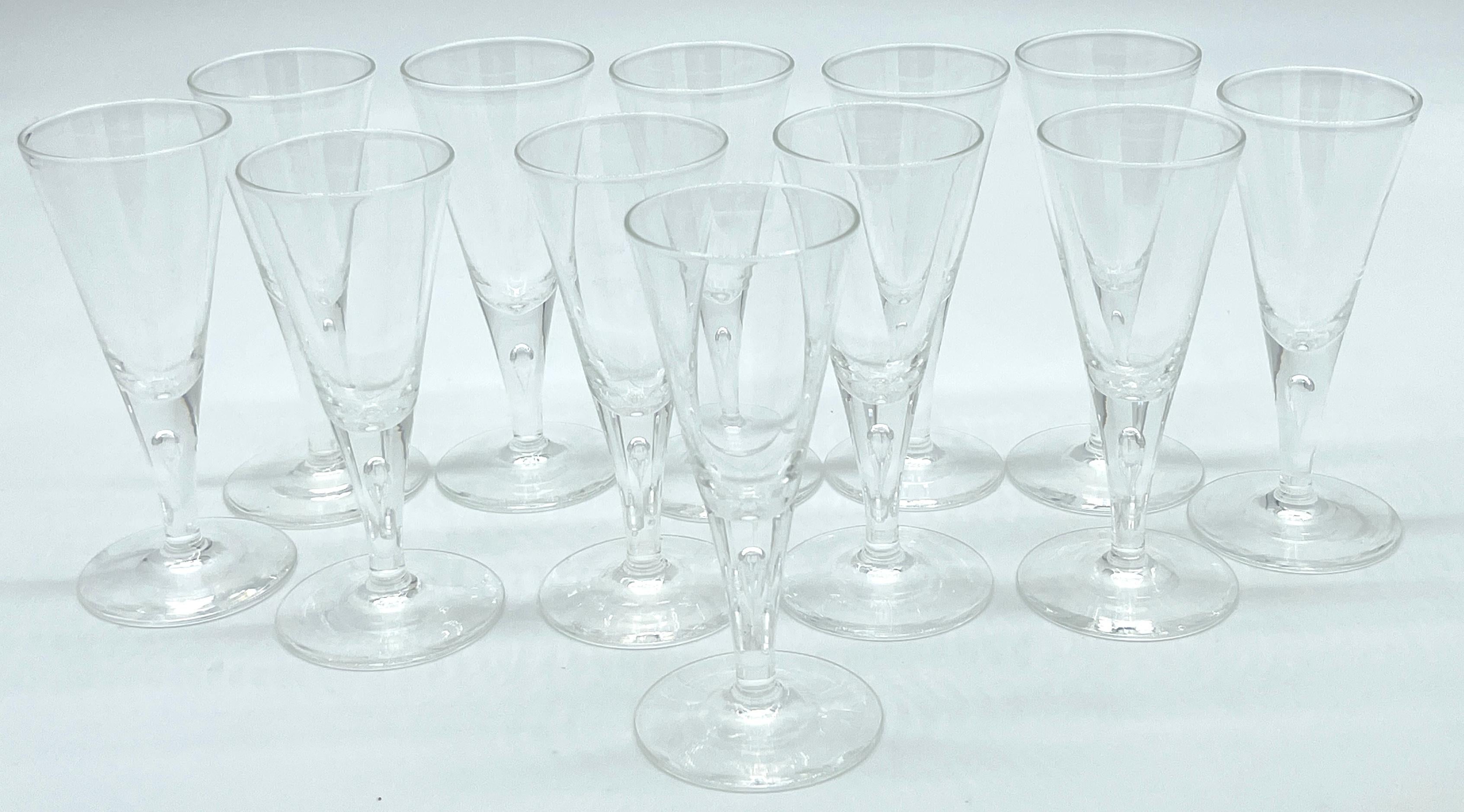Juego de 12 copas/vasos de vino Steuben #7924 Burbuja controlada más pequeños

Años 60 Firmado con guión 