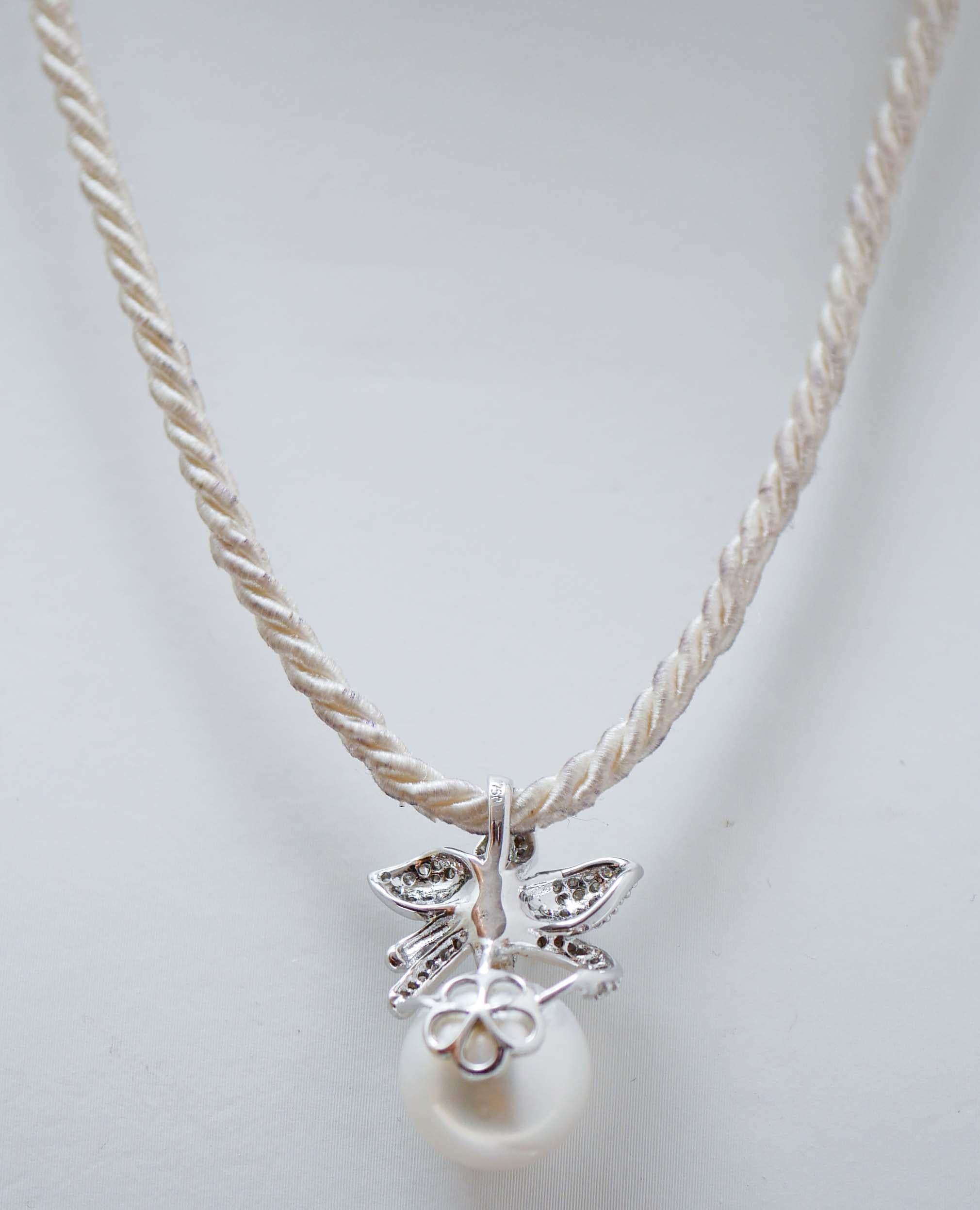 Mixed Cut 12. 5 Mm Pearl, Diamonds, 18 Karat White Gold Pendant Necklace. For Sale