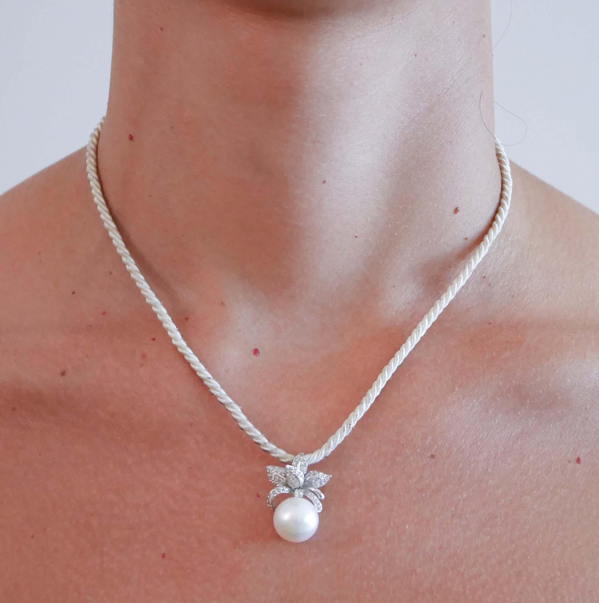 Women's 12. 5 Mm Pearl, Diamonds, 18 Karat White Gold Pendant Necklace. For Sale
