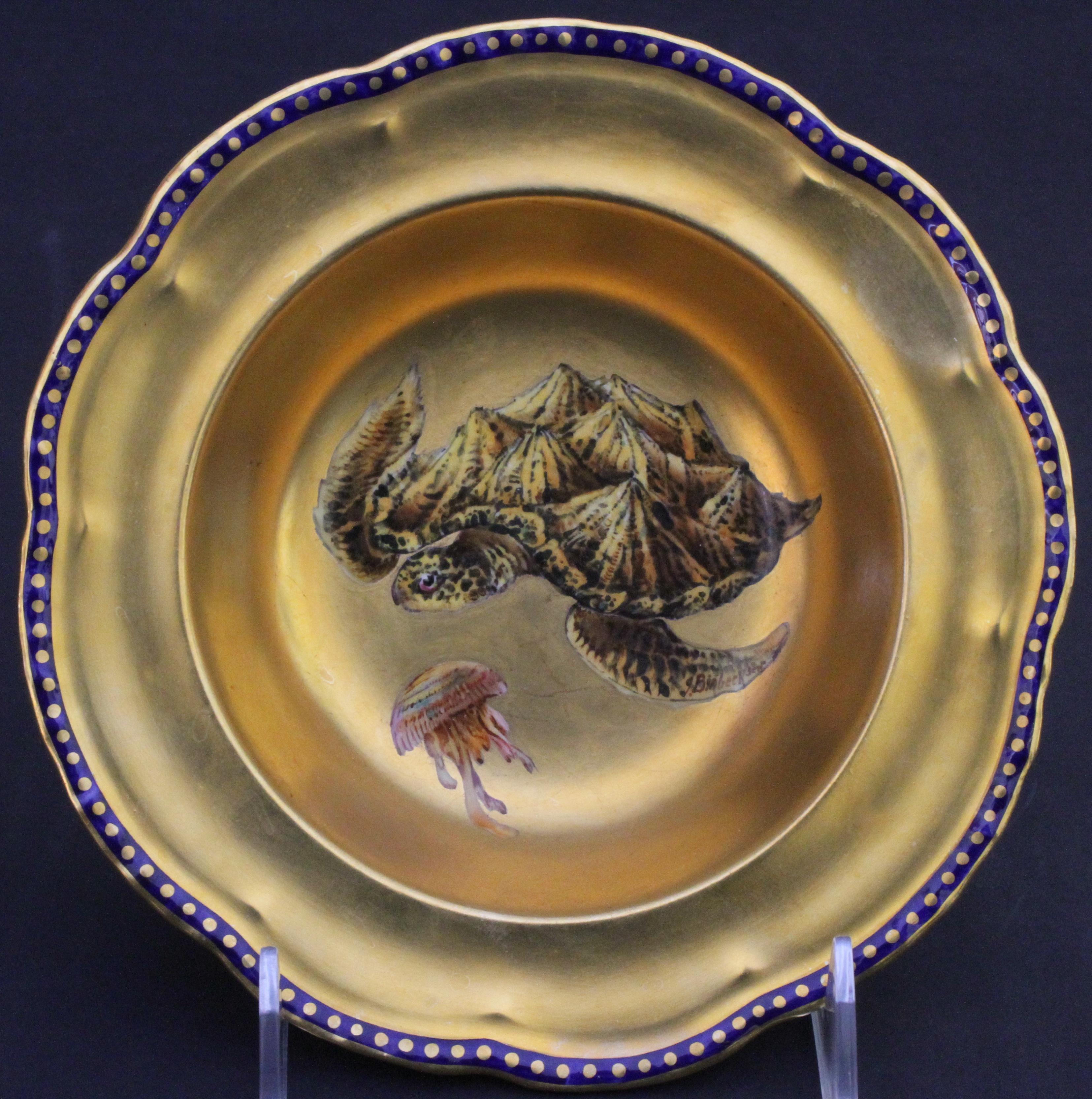 12 Antique English Hand Painted Gilt Turtle Soup Bowls In Good Condition For Sale In New York, NY