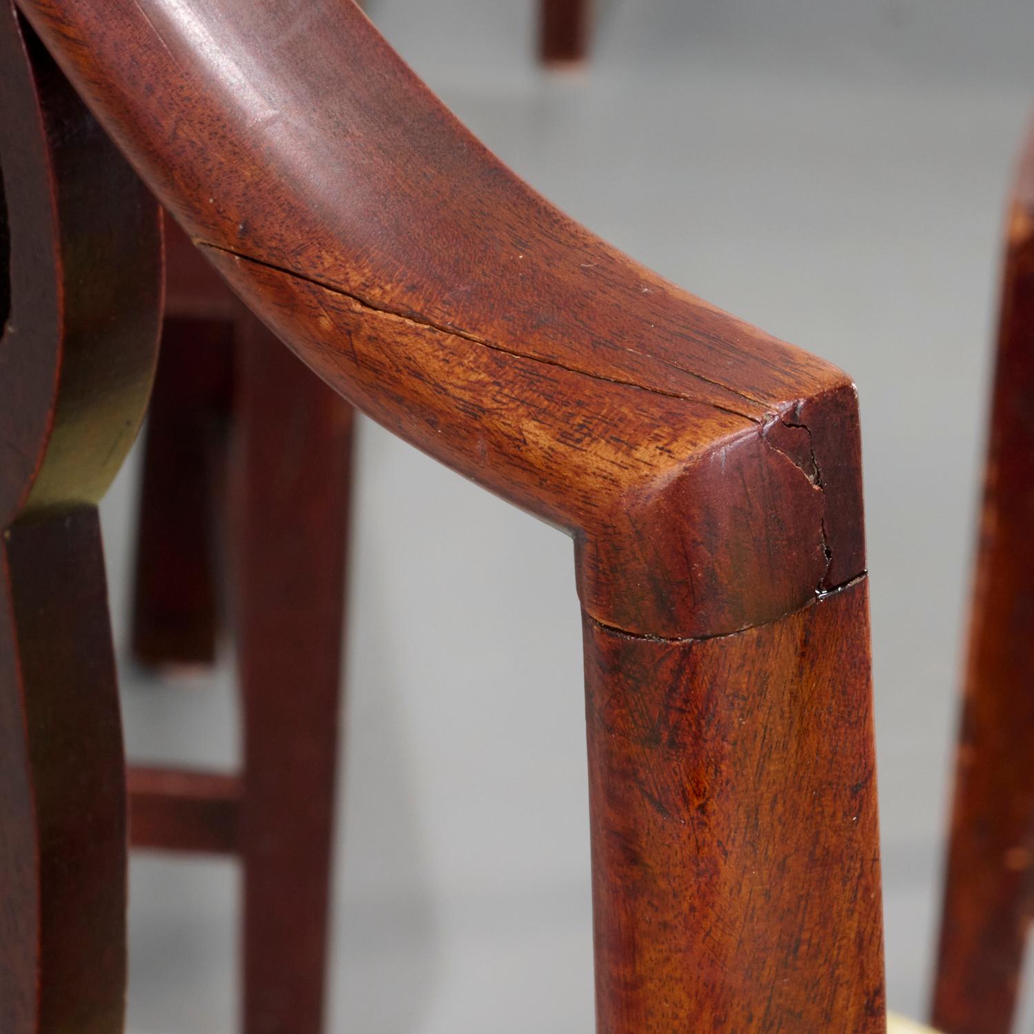 12 chaises de salle à manger anglaises anciennes de style Hepplewhite fournies par Mario Buatta en vente 1