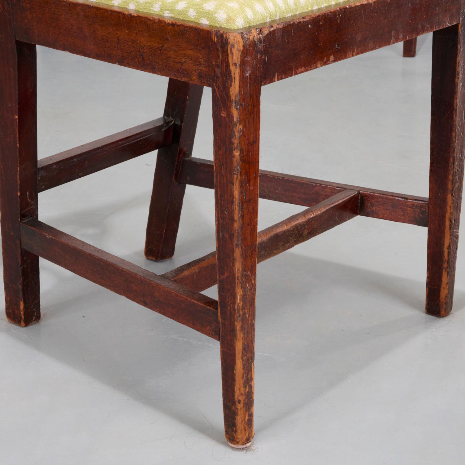 12 chaises de salle à manger anglaises anciennes de style Hepplewhite fournies par Mario Buatta en vente 2