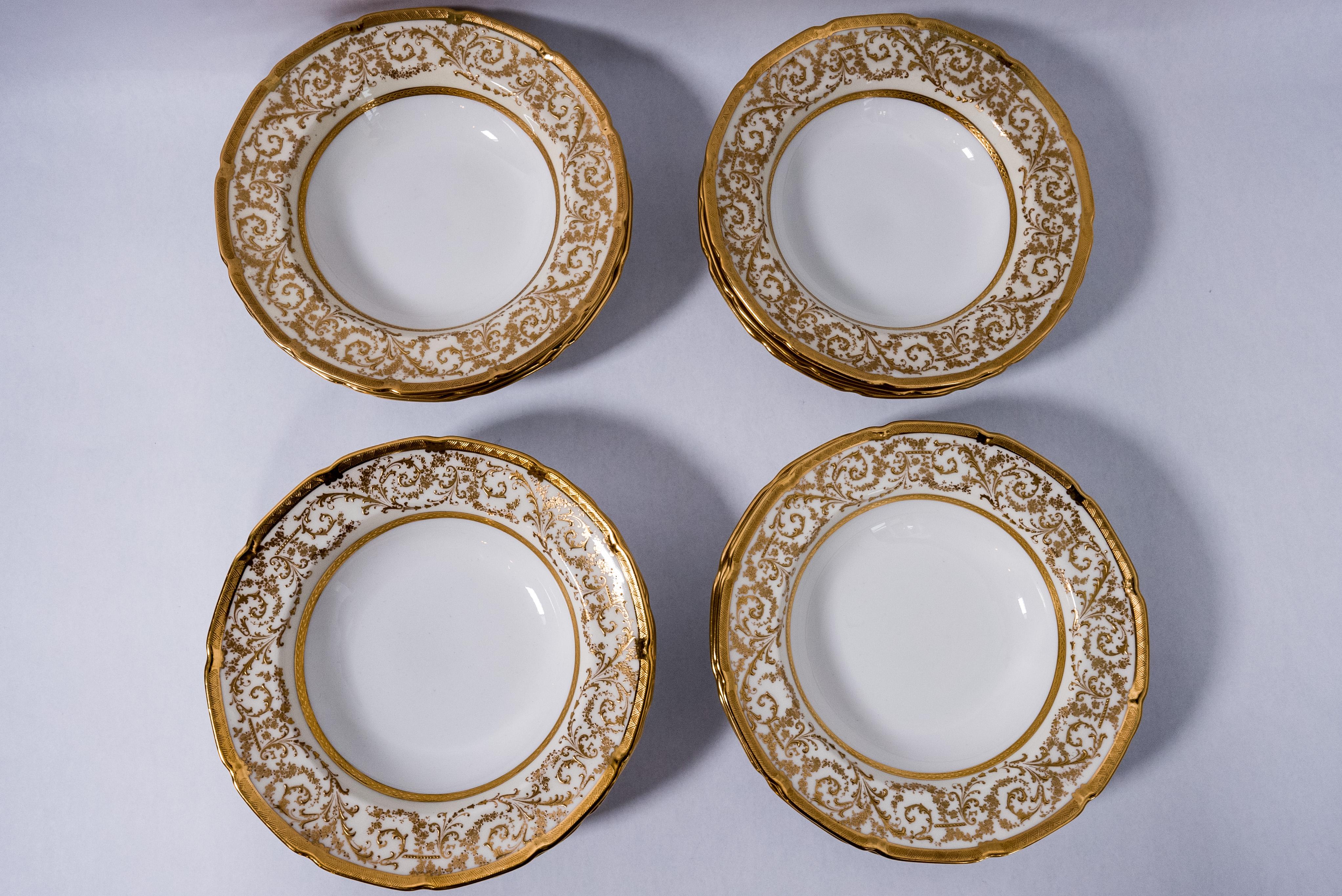 dinner plates with raised edges