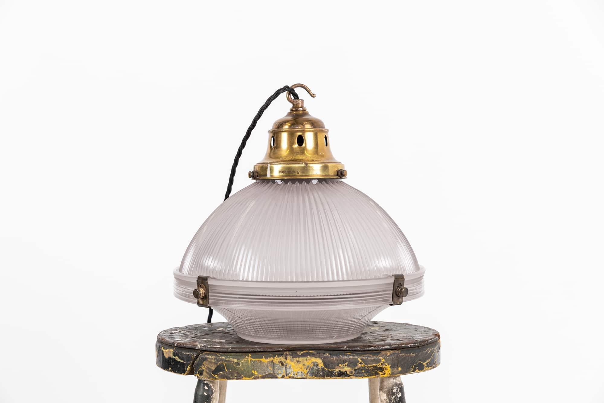Laiton Lampe à suspension en verre prismatique antique Holophane « Reflector-Refractor » de 12 pouces, 1920 en vente