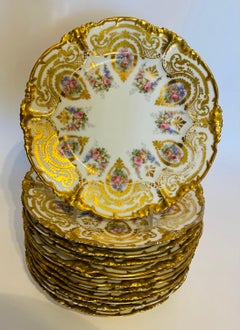 12 Antichi piatti da dessert a forma di fiori e dorati di Limoges. Circa 1890