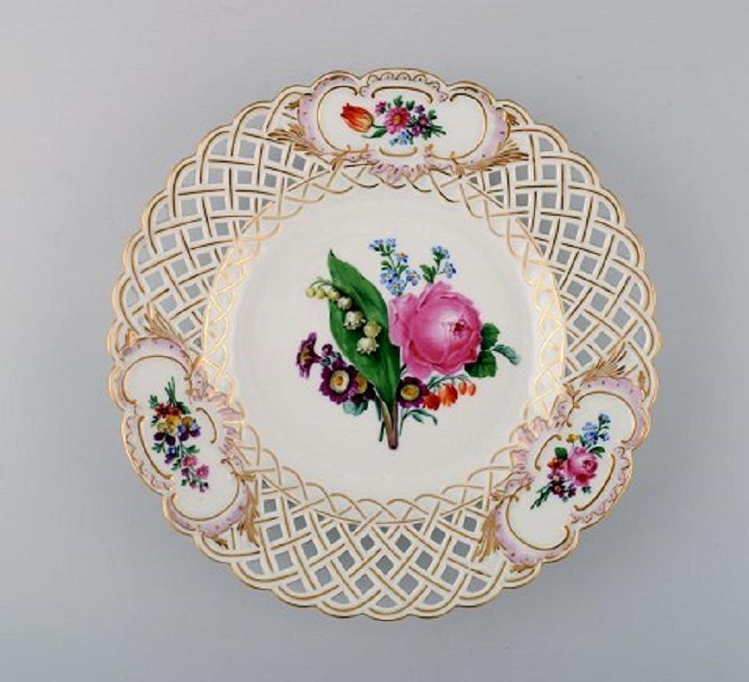 12 Antique Meissen Openwork Plates in Hand Painted Porcelain, circa 1900 In Excellent Condition In København, Copenhagen