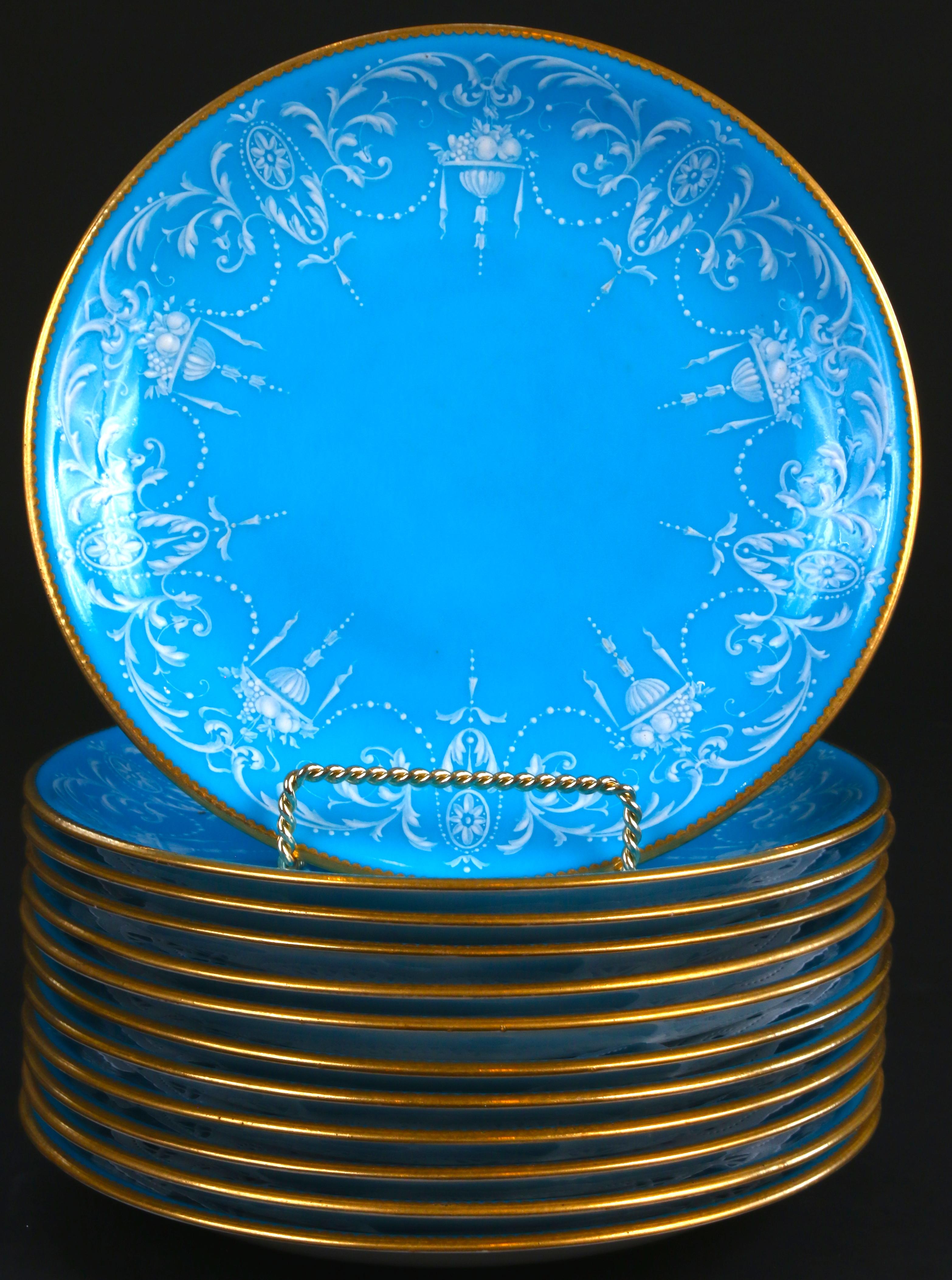 12 Antique Minton Pate-Sur-Pate Bleu Celeste Plates (Neoklassisch) im Angebot