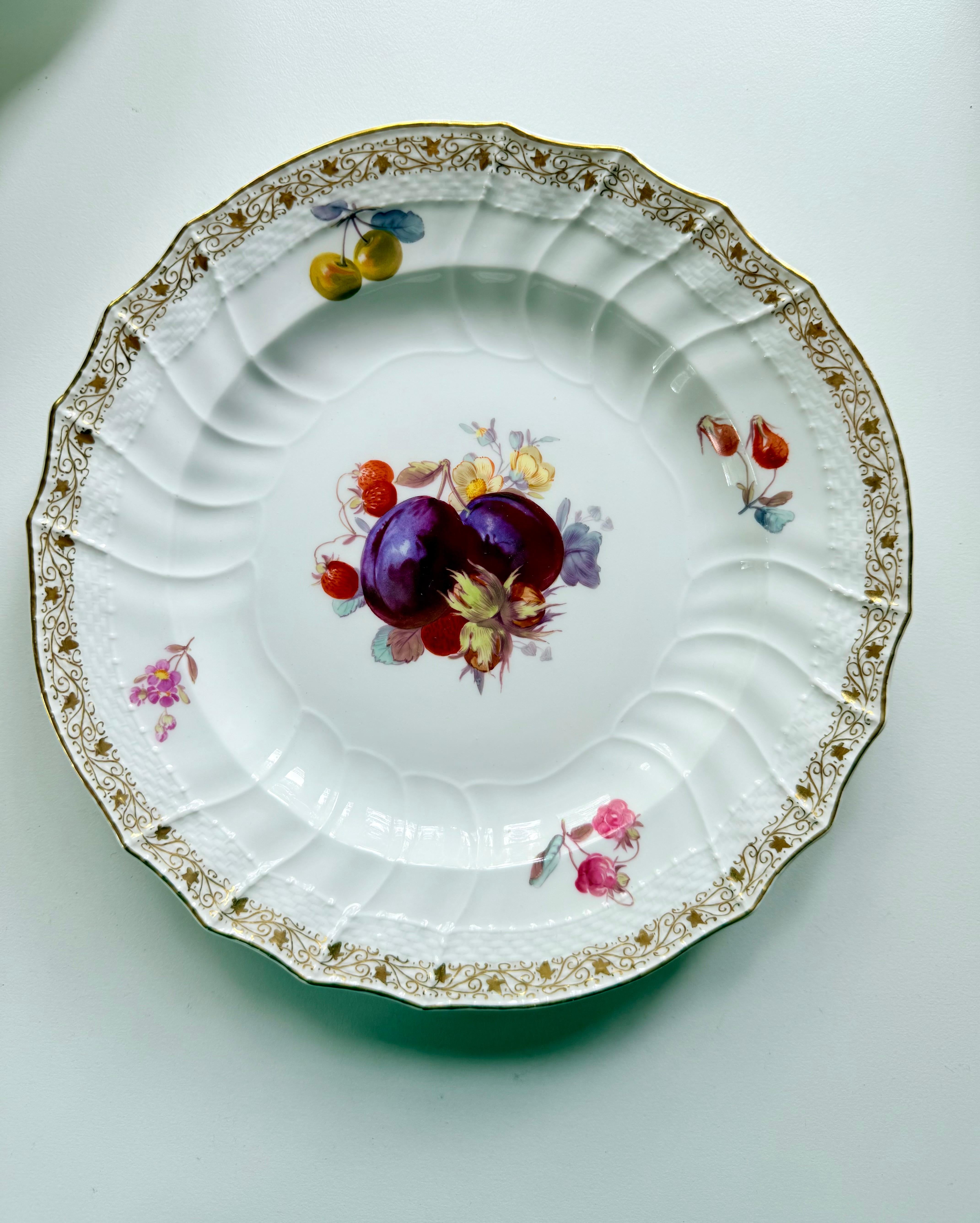 12 assiettes anciennes KPM Berlin Köniigliche Porzellan-Manufaktur Bon état - En vente à Uppsala , SE